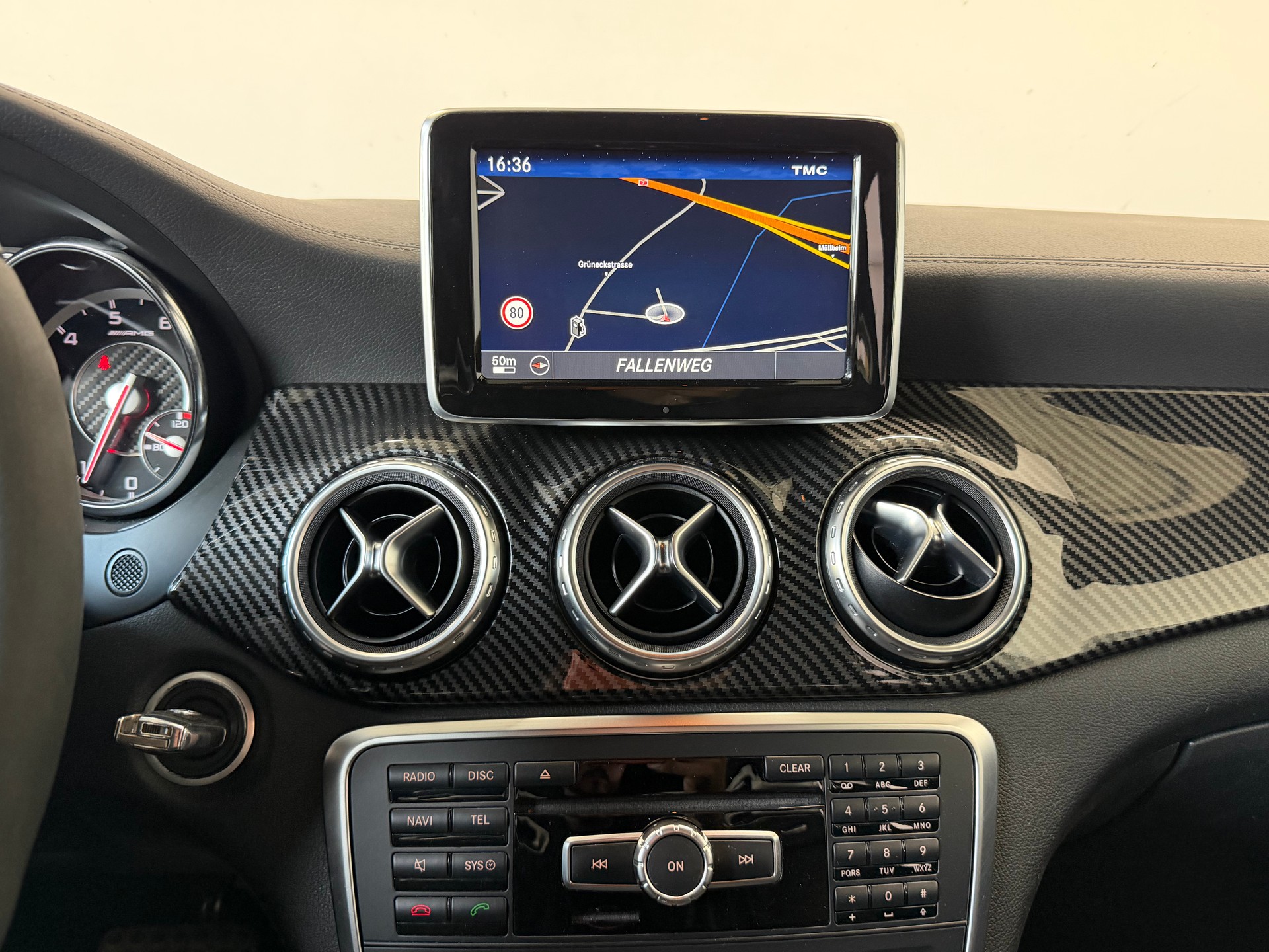 MERCEDES-BENZ GLA 45 AMG 4Matic 7G-DCT-image-11