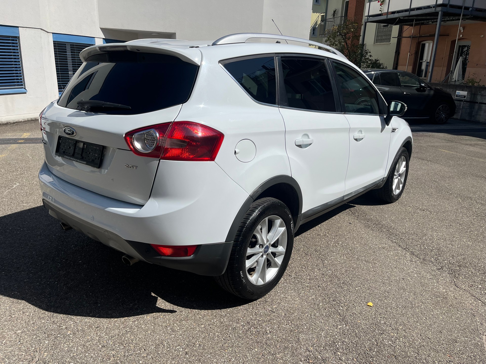 FORD Kuga 2.5 Turbo Titanium 4WD-image-2