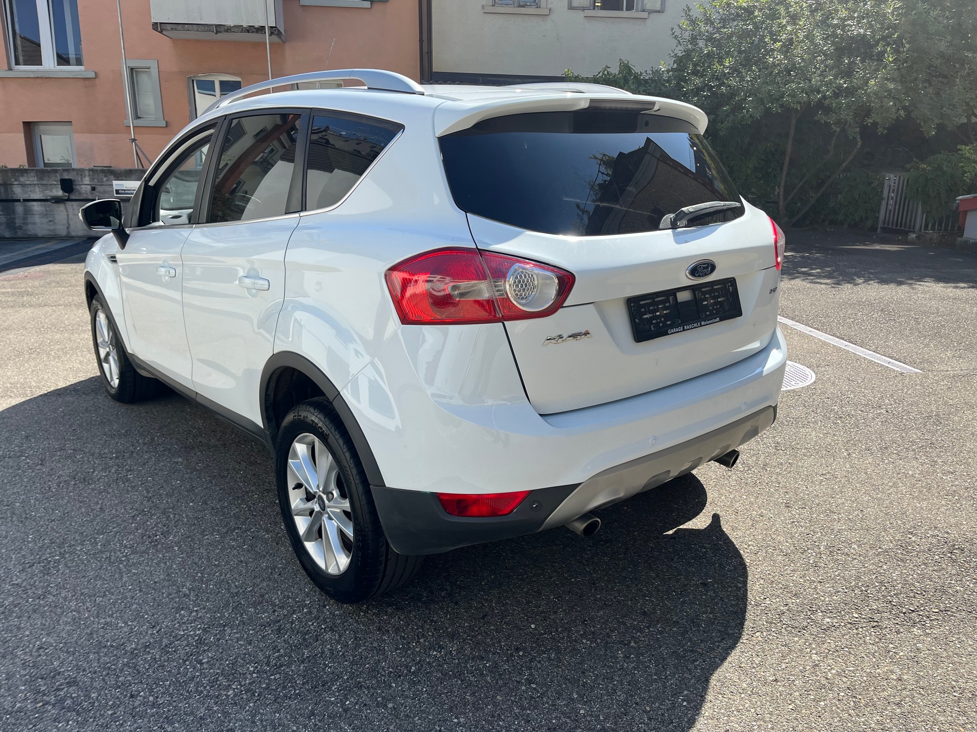 FORD Kuga 2.5 Turbo Titanium 4WD-image-3