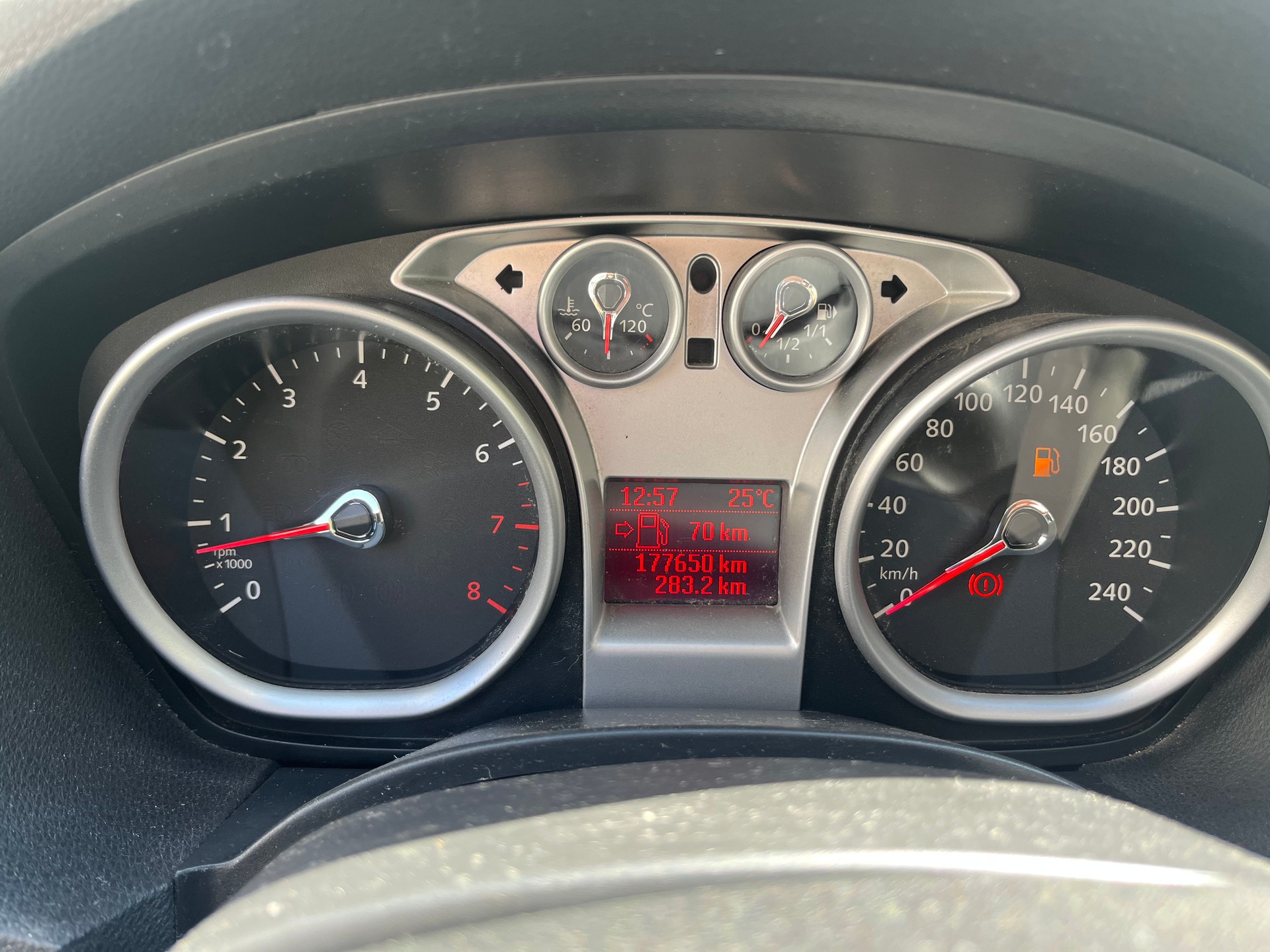 FORD Kuga 2.5 Turbo Titanium 4WD-image-7