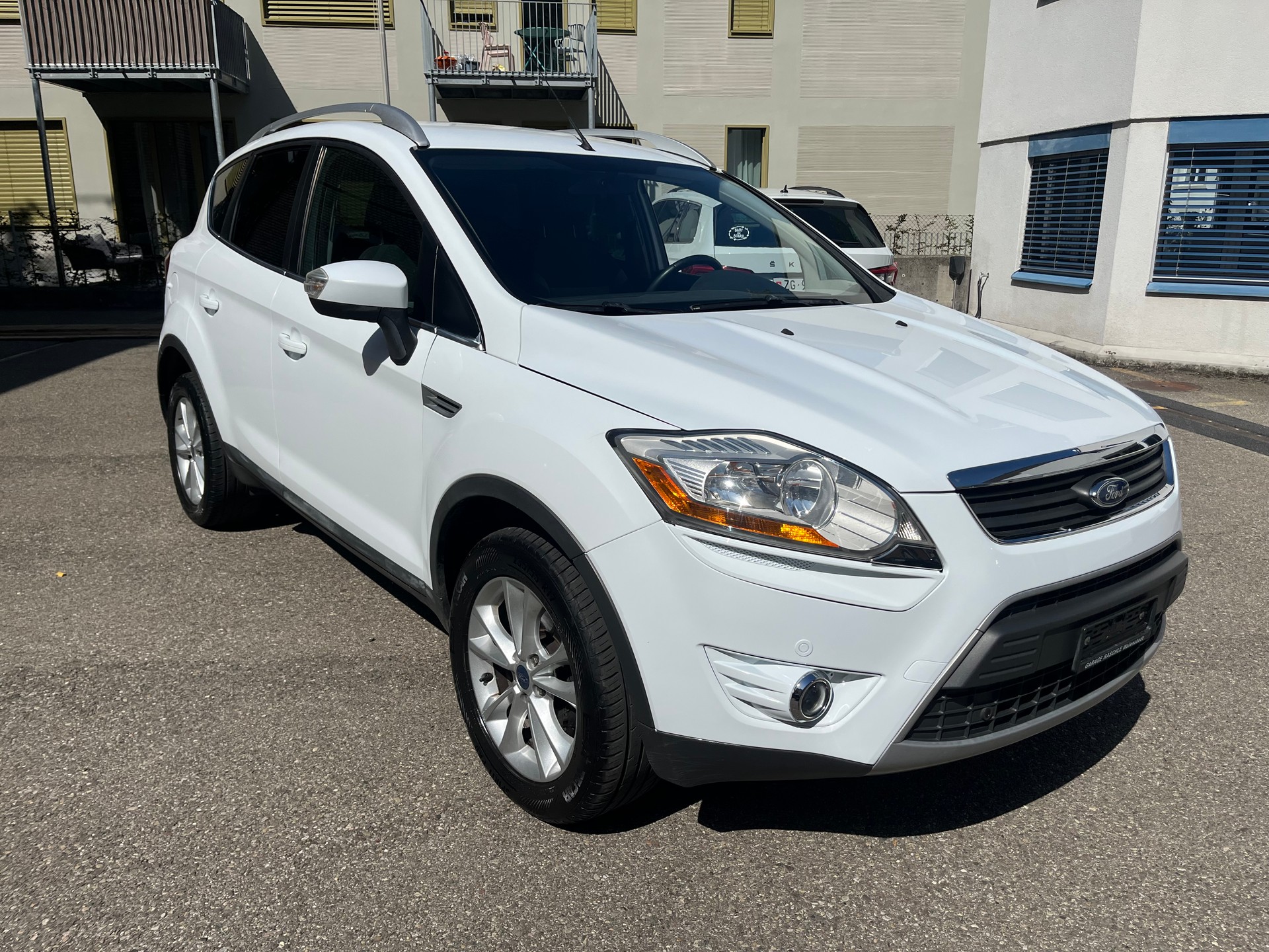 FORD Kuga 2.5 Turbo Titanium 4WD-image-1