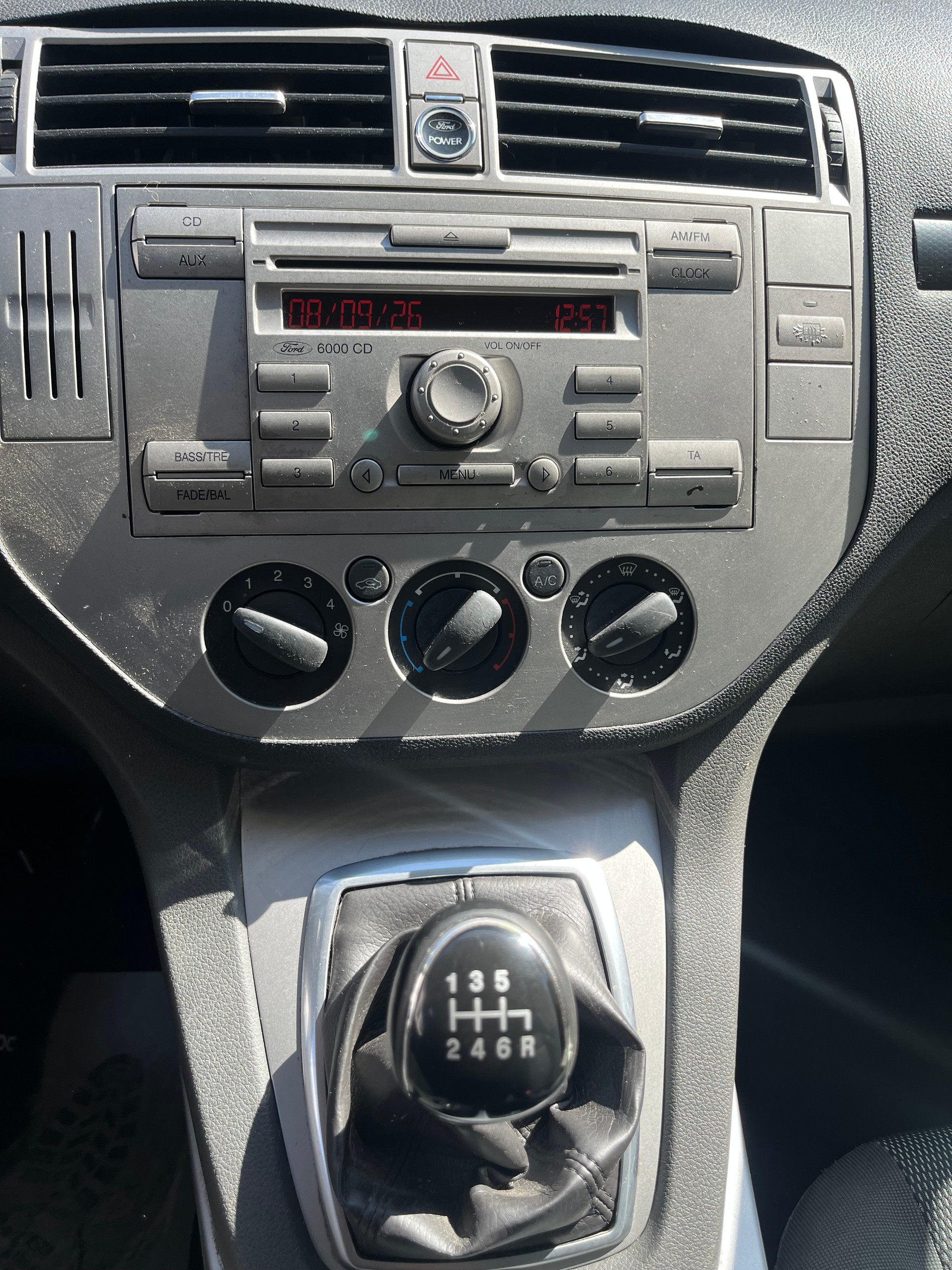 FORD Kuga 2.5 Turbo Titanium 4WD-image-8