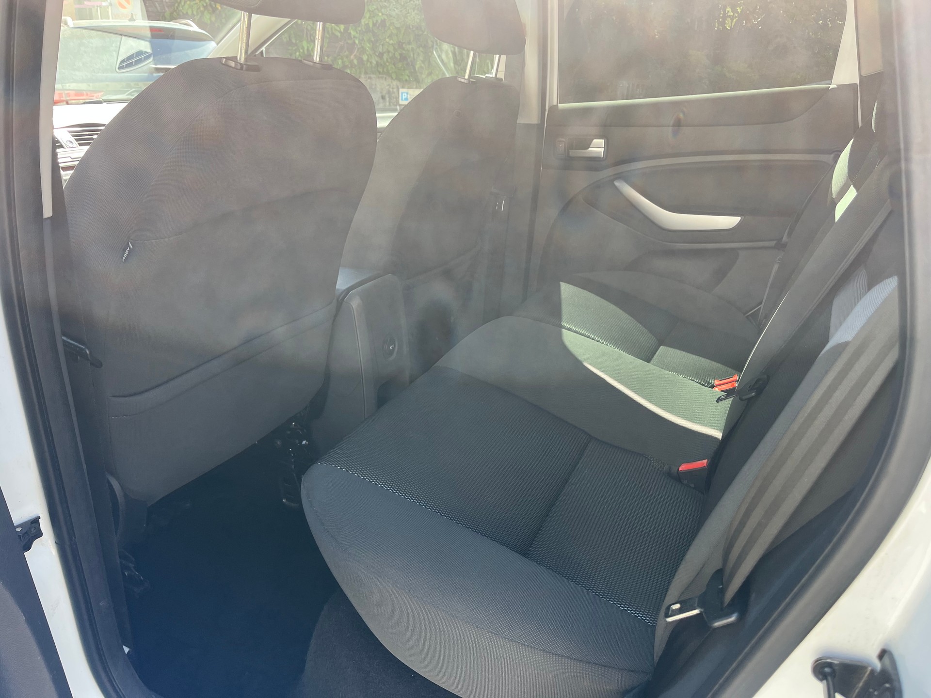FORD Kuga 2.5 Turbo Titanium 4WD-image-4