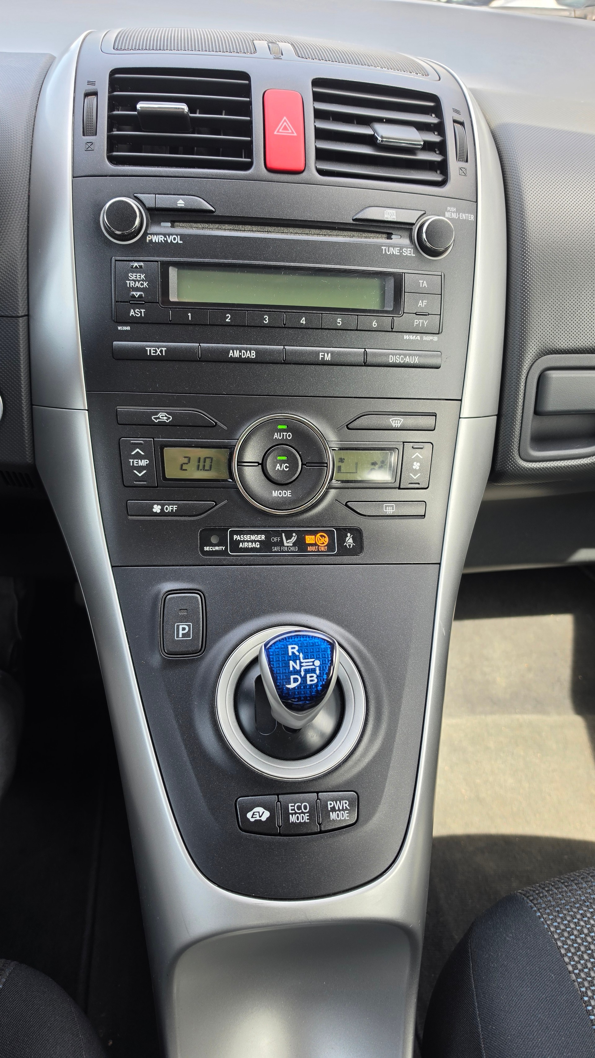 TOYOTA Auris 1.8 16V HSD Linea Sol Premium-image-17