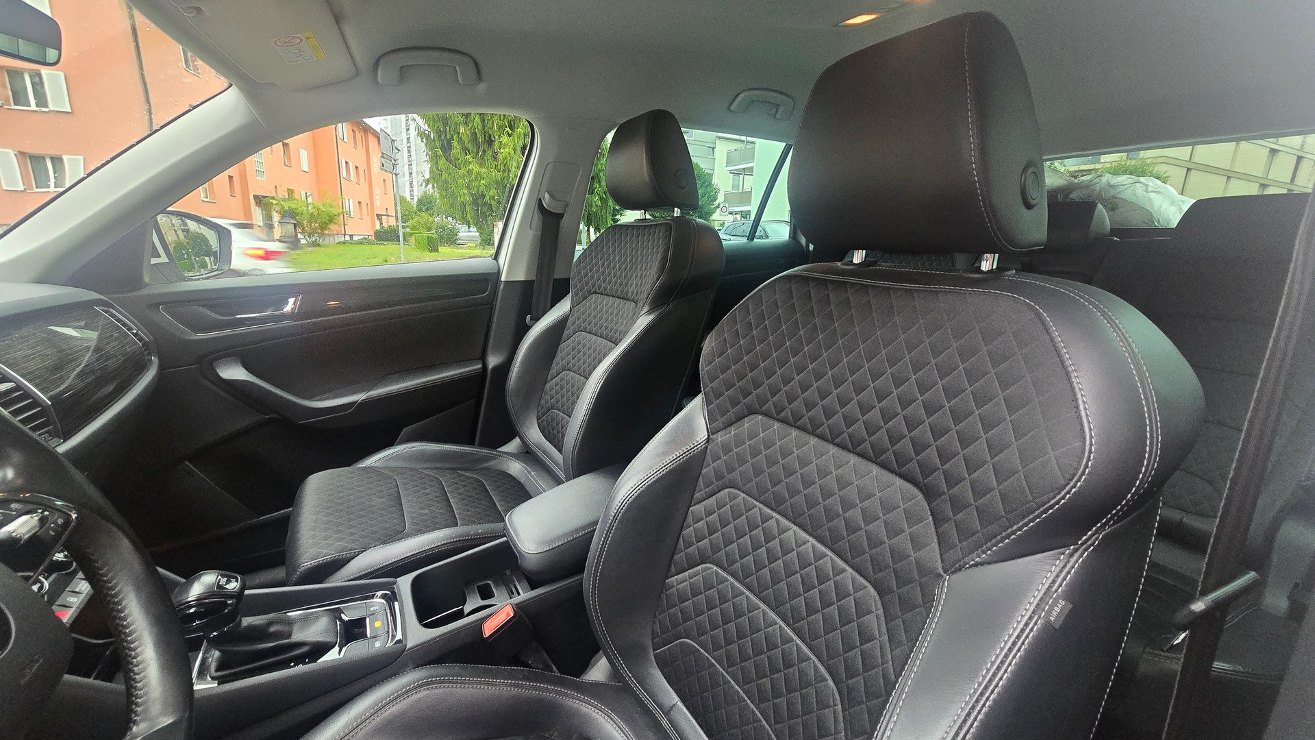 SKODA Kodiaq 2.0 TDI SCR Style 4x4 DSG-image-13