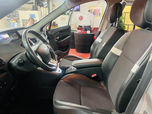 RENAULT Scénic 1.4 16V Turbo Privilège-image-10