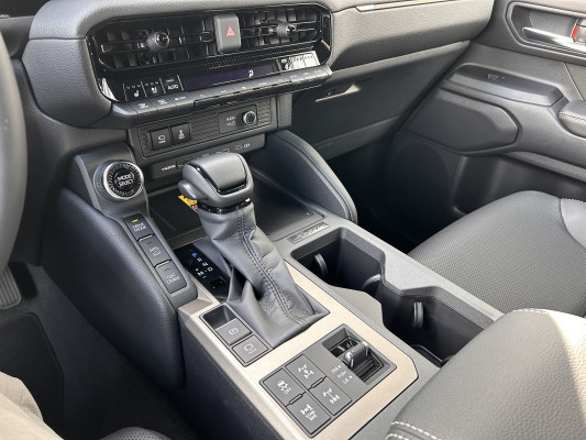 TOYOTA LandCruiser 2.8TD 48V Reb-image-10