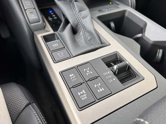 TOYOTA LandCruiser 2.8TD 48V Reb-image-11