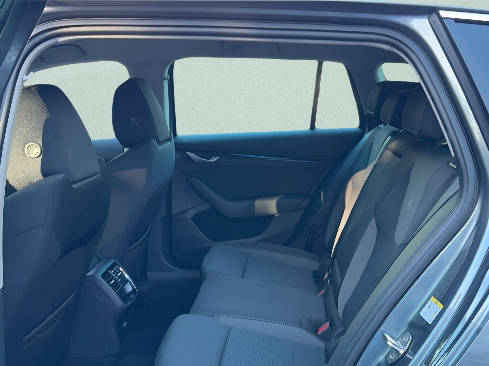 SKODA Octavia Combi 1.5 TSI mHEV DSG Selection-image-15