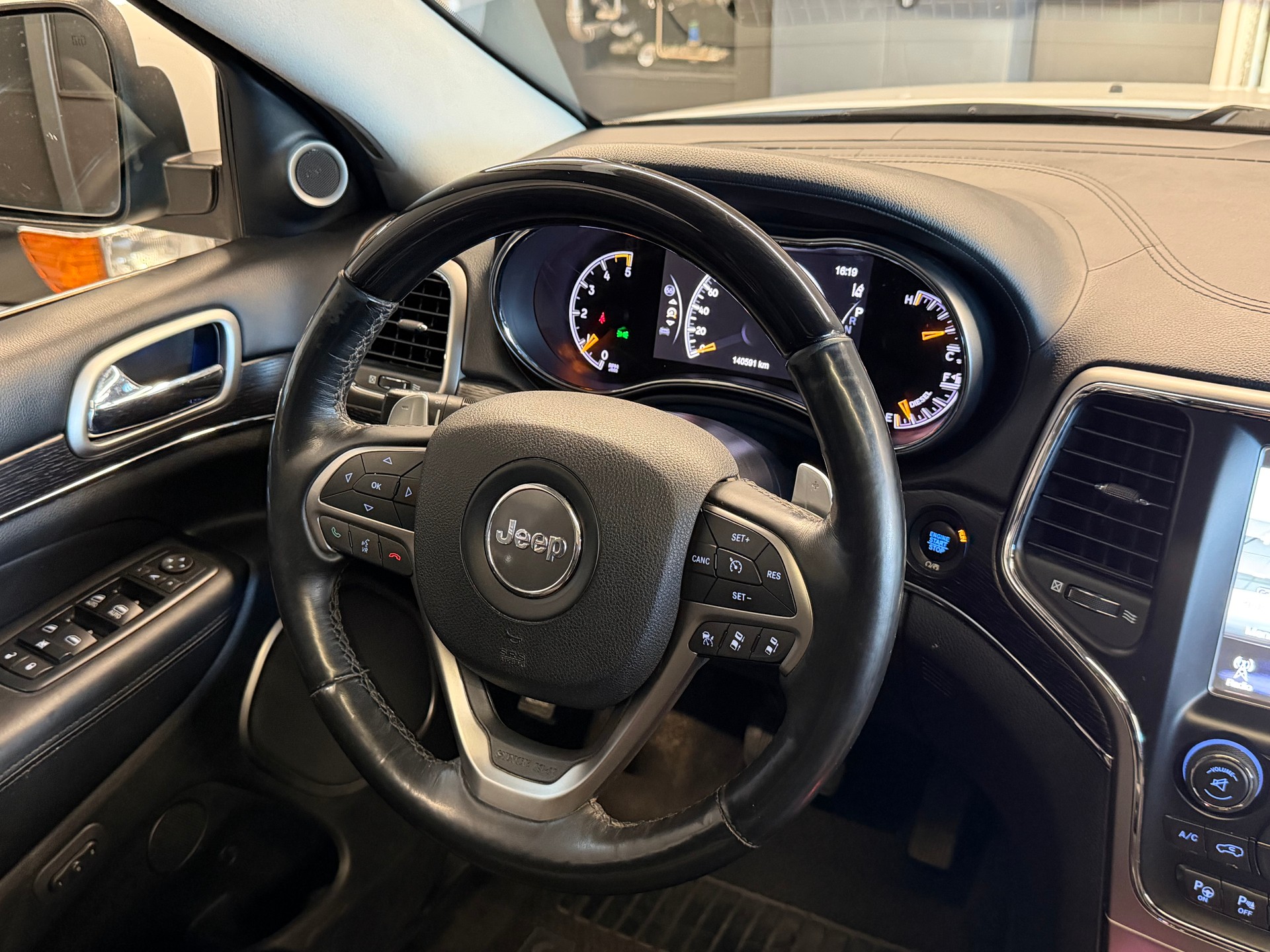 JEEP Grand Cherokee 3.0 CRD Summit Automatic-image-20