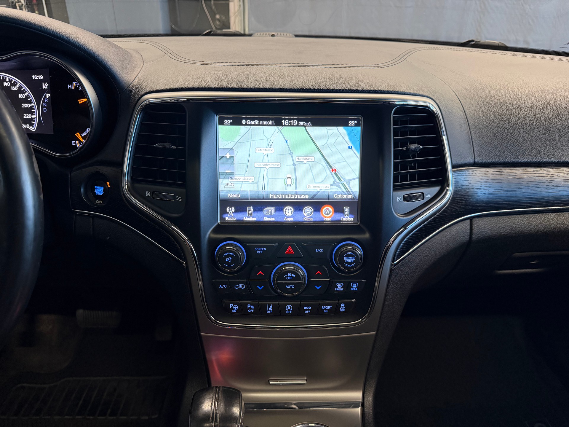 JEEP Grand Cherokee 3.0 CRD Summit Automatic-image-16