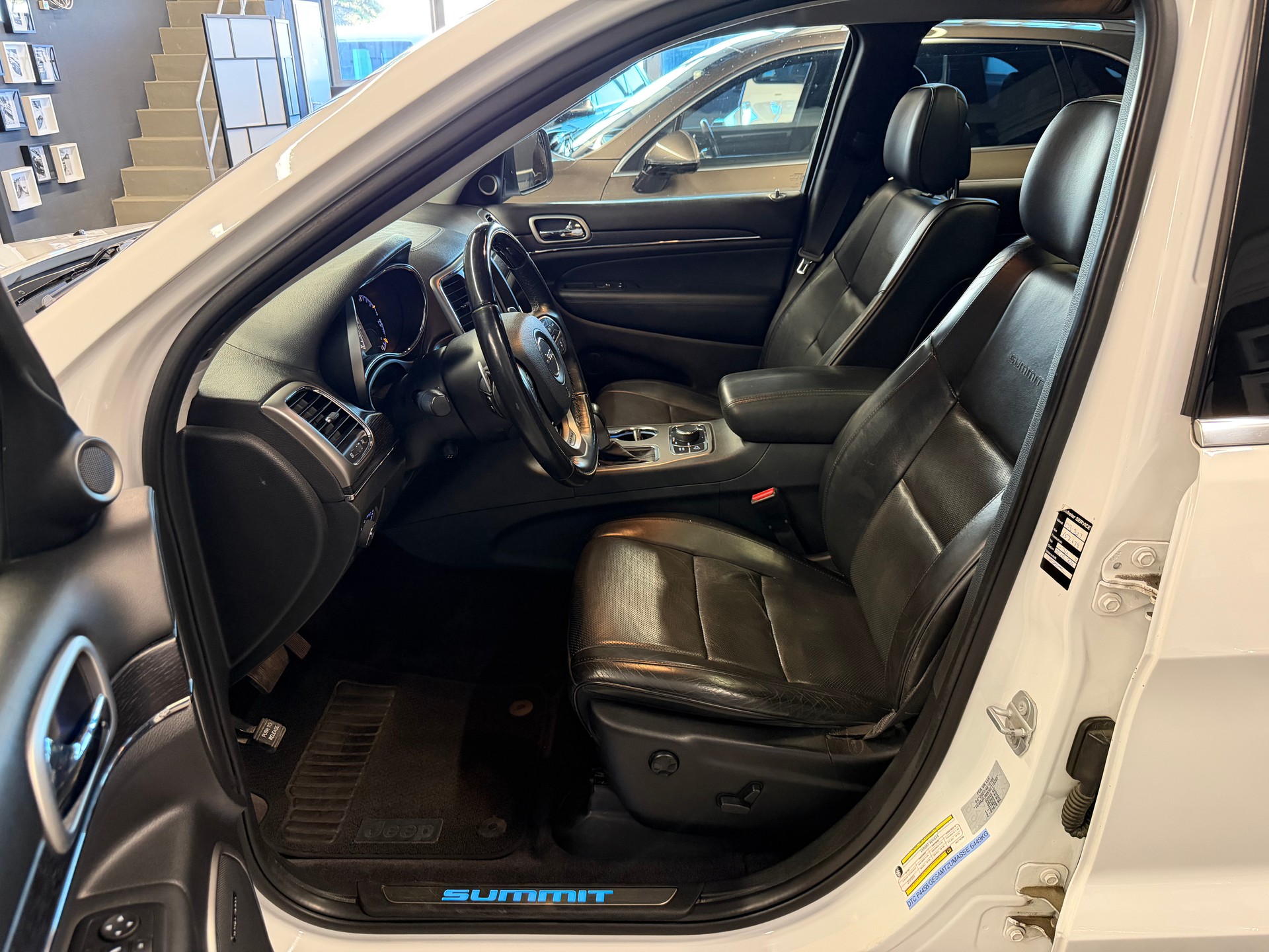 JEEP Grand Cherokee 3.0 CRD Summit Automatic-image-8