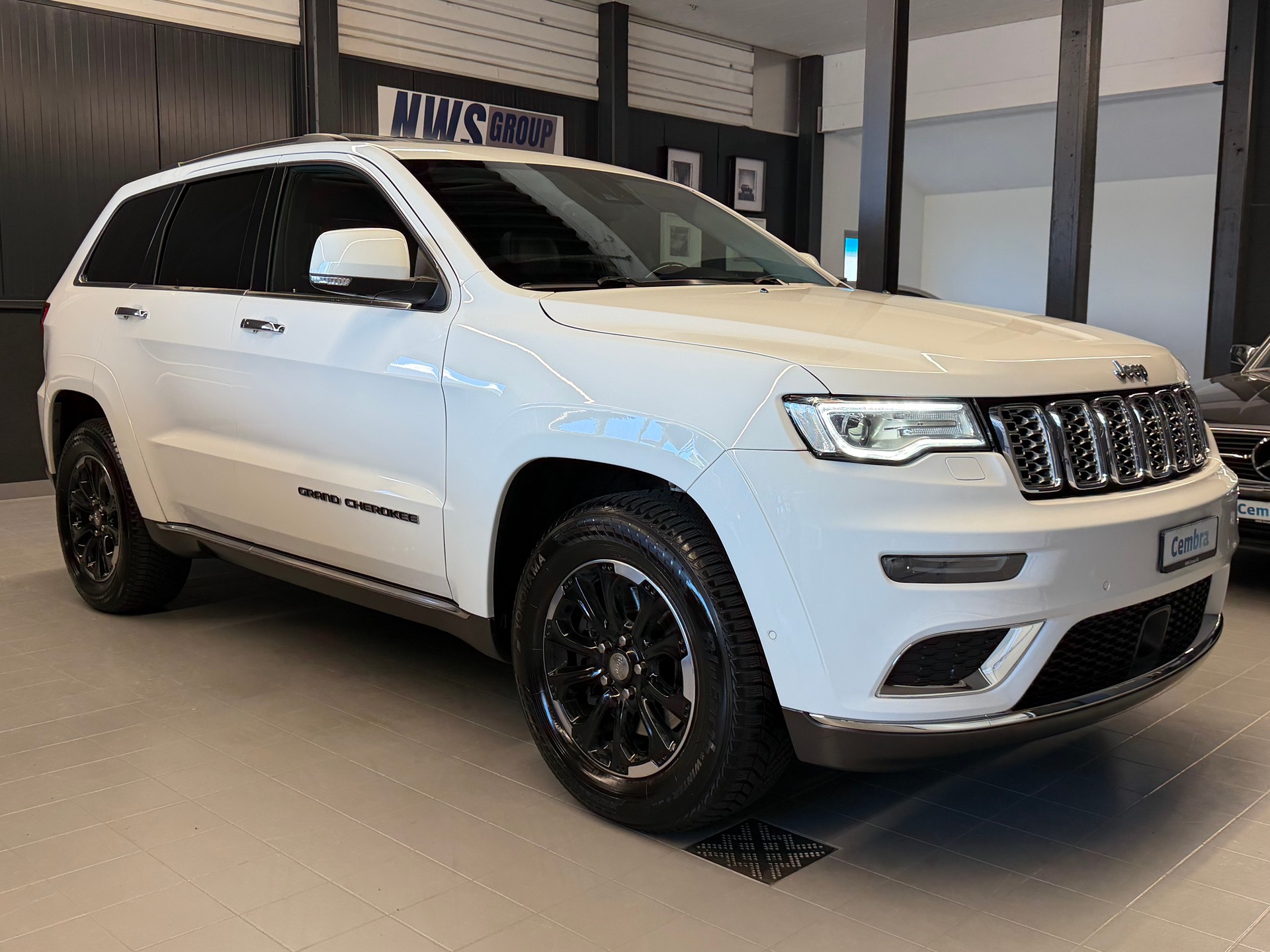 JEEP Grand Cherokee 3.0 CRD Summit Automatic-image-1