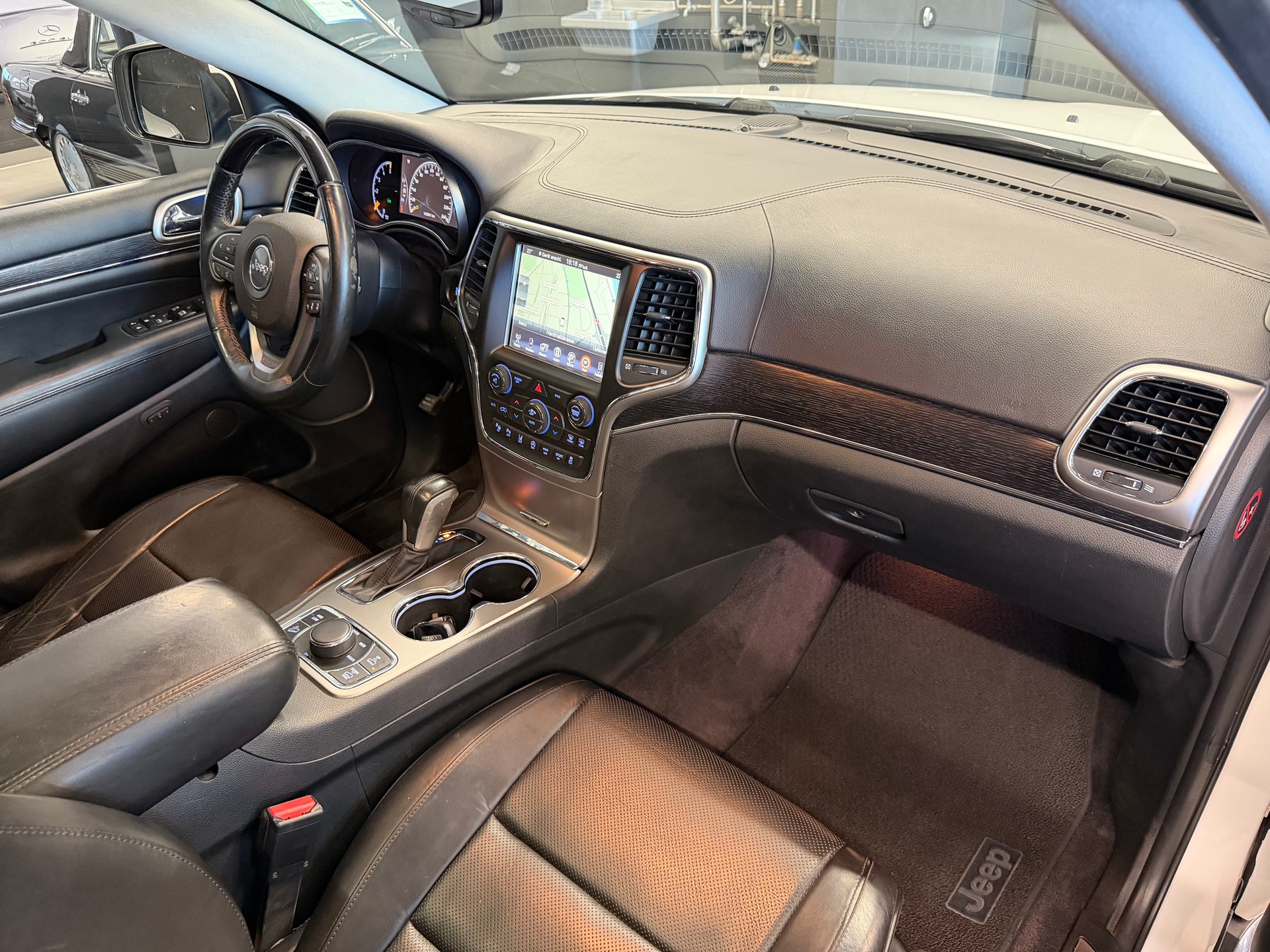 JEEP Grand Cherokee 3.0 CRD Summit Automatic-image-12