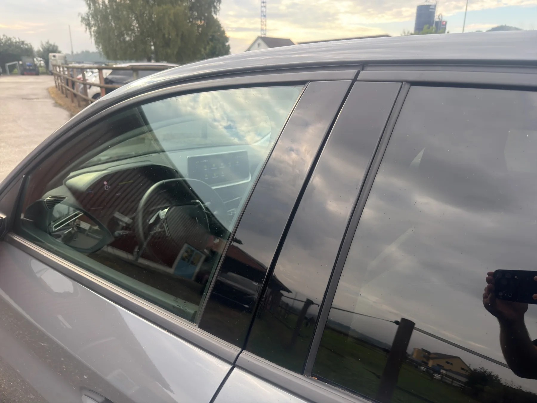 PEUGEOT 208 1.2 Hybrid Allure-image-29