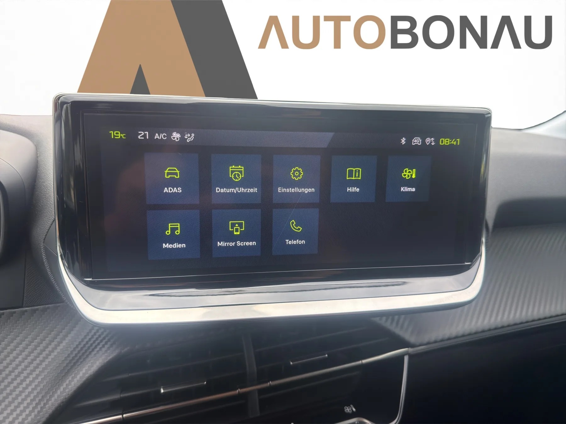 PEUGEOT 208 1.2 Hybrid Allure-image-23