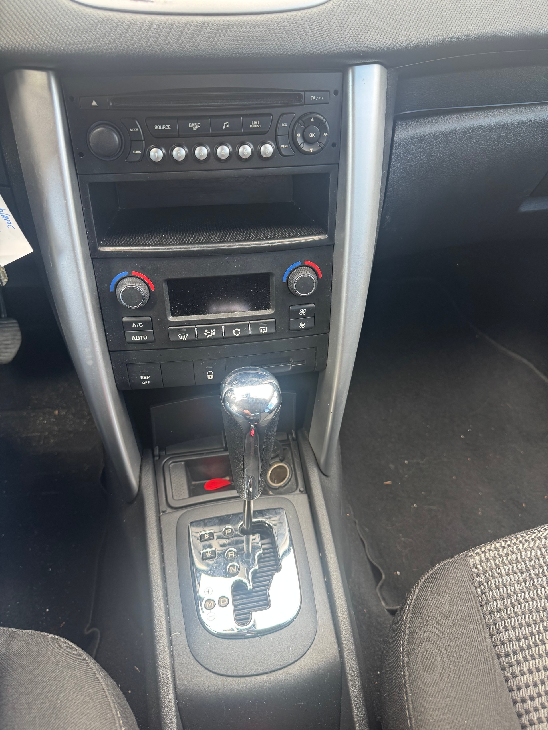 PEUGEOT 207 1.6 16V Lion Edition Automatic-image-4