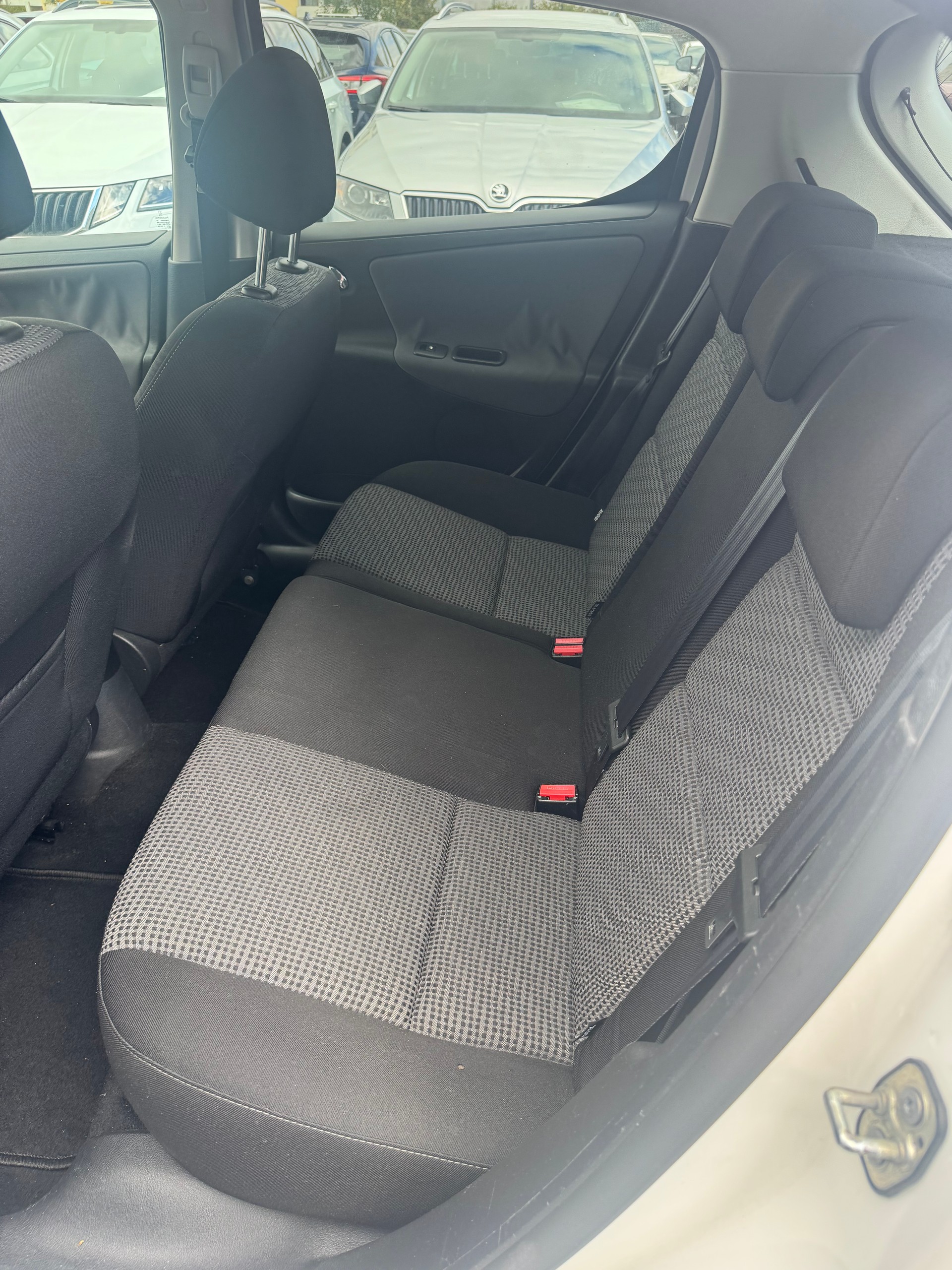 PEUGEOT 207 1.6 16V Lion Edition Automatic-image-5