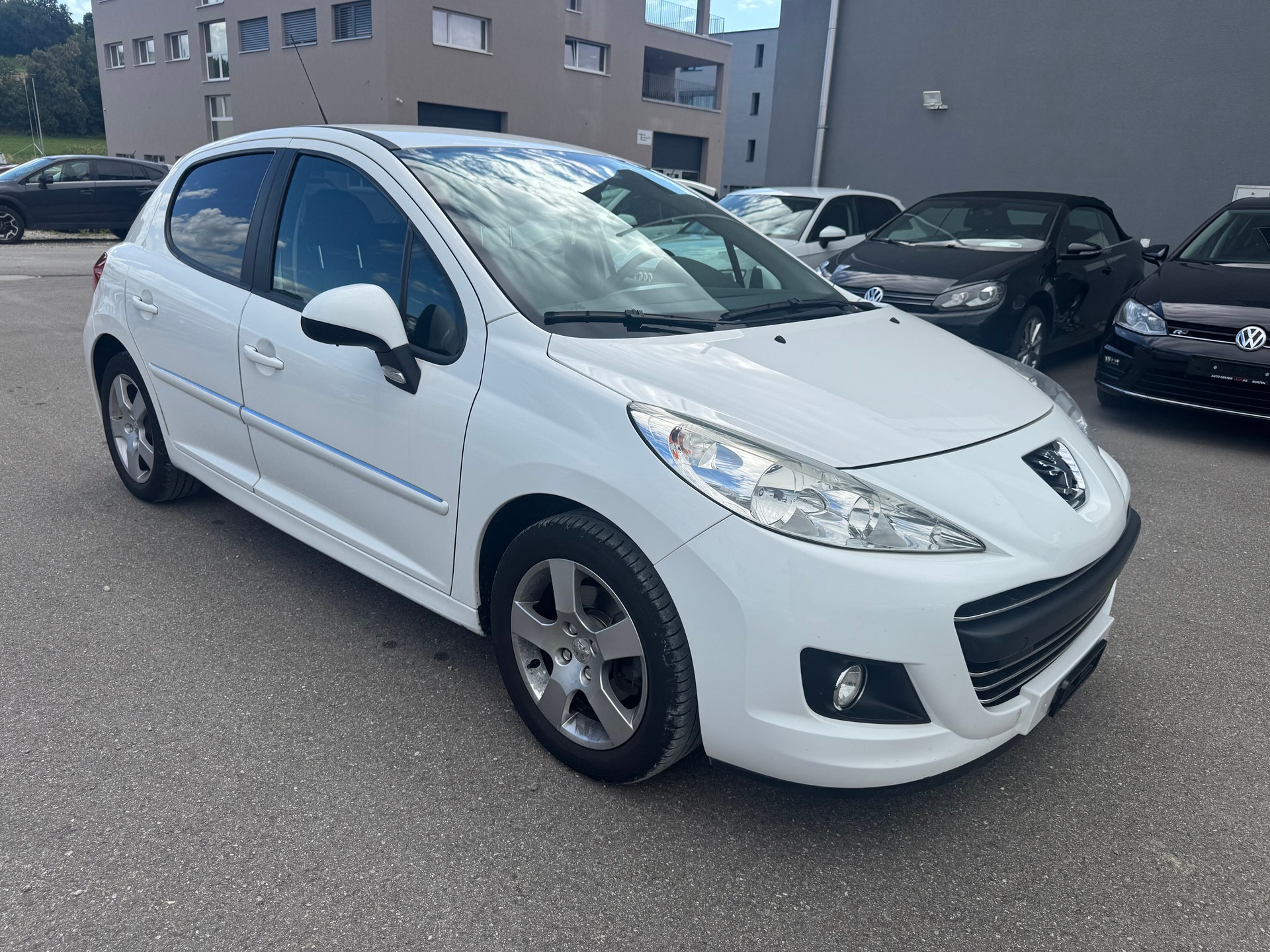 PEUGEOT 207 1.6 16V Lion Edition Automatic-image-2