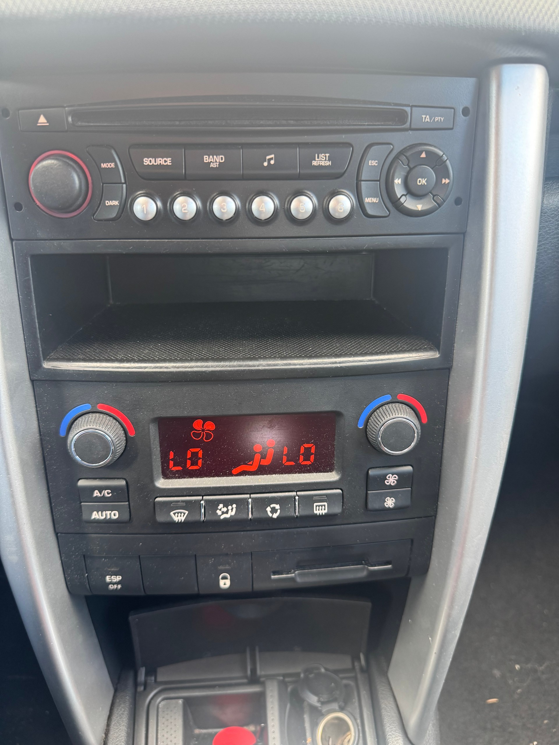 PEUGEOT 207 1.6 16V Lion Edition Automatic-image-6