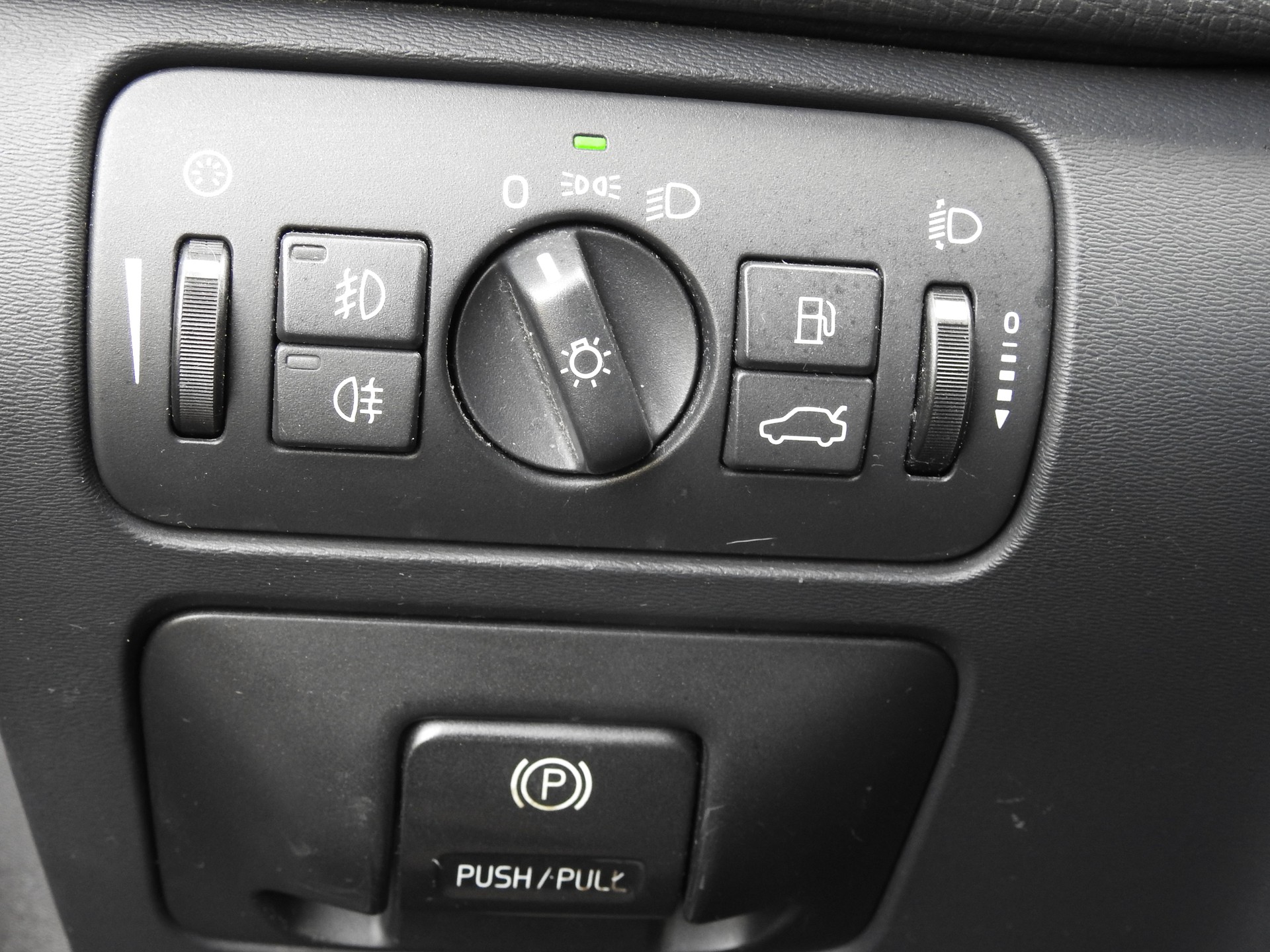 VOLVO XC60 2.4D AWD-image-24
