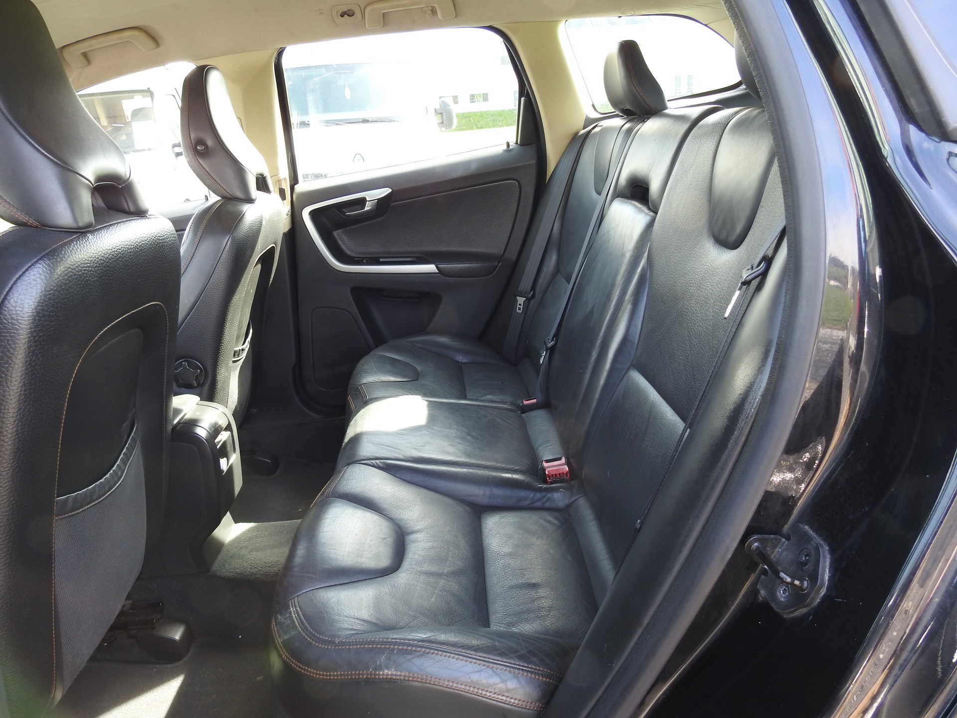 VOLVO XC60 2.4D AWD-image-13