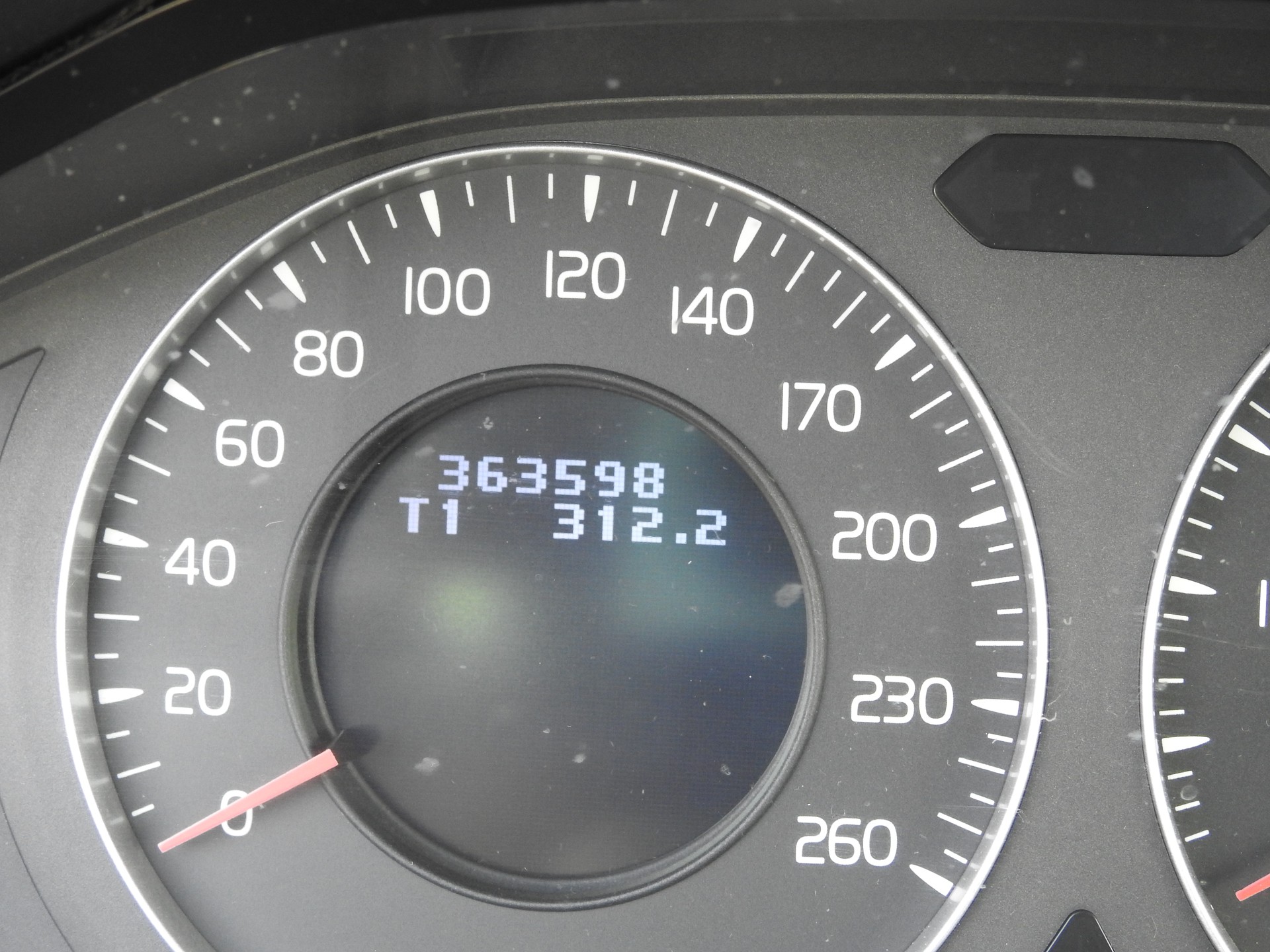 VOLVO XC60 2.4D AWD-image-21