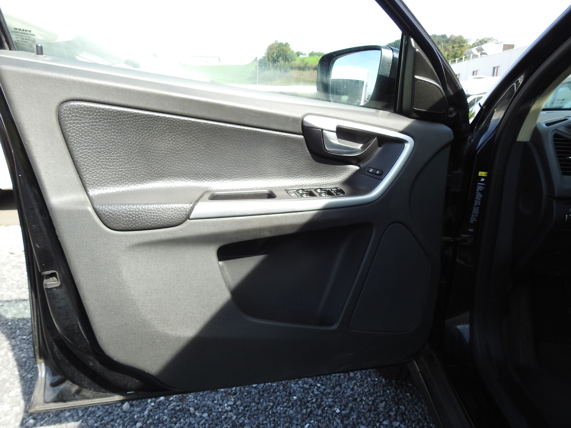 VOLVO XC60 2.4D AWD-image-10