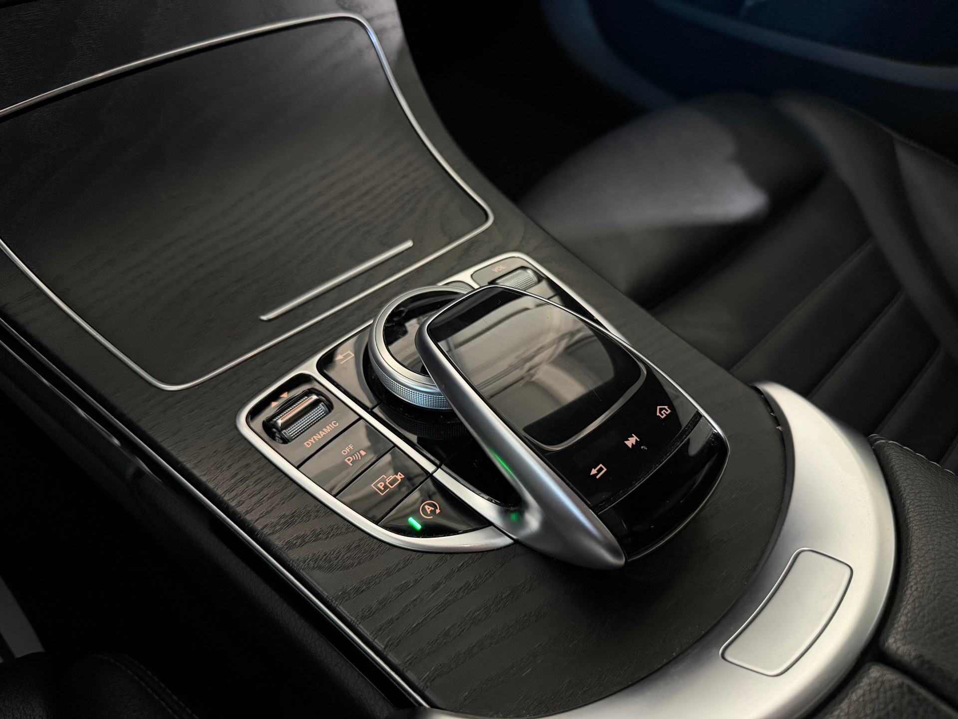 MERCEDES-BENZ C 220 d Swiss Star AMG Line 4M 9G-Tronic (CH)-image-11