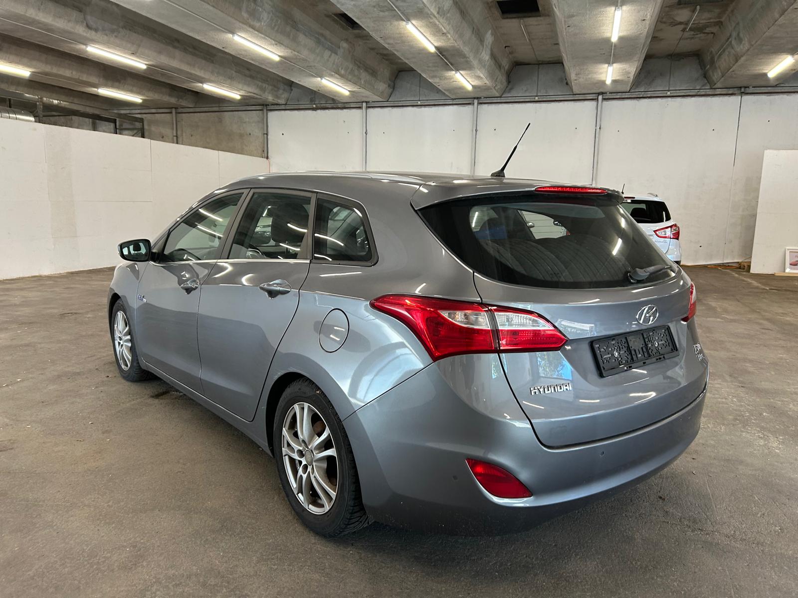HYUNDAI i30 Wagon 1.6 CRDi Premium-image-1
