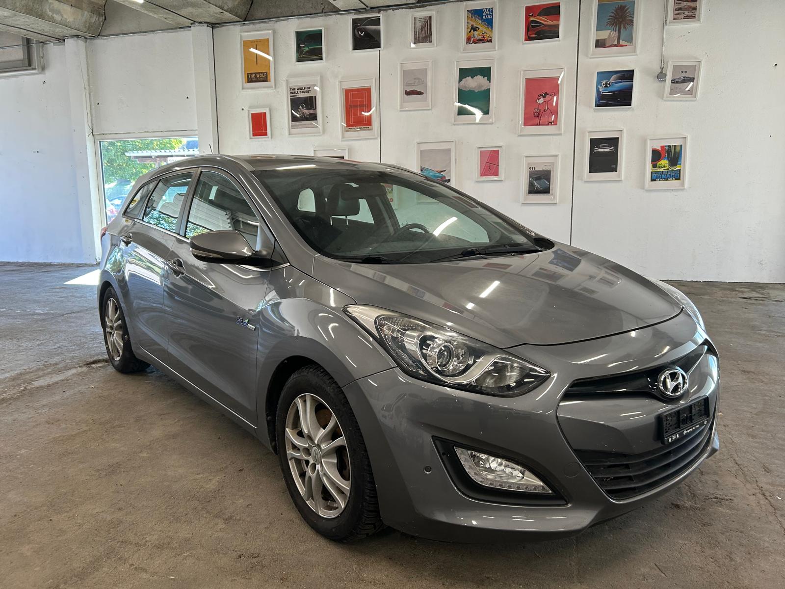 HYUNDAI i30 Wagon 1.6 CRDi Premium-image-2