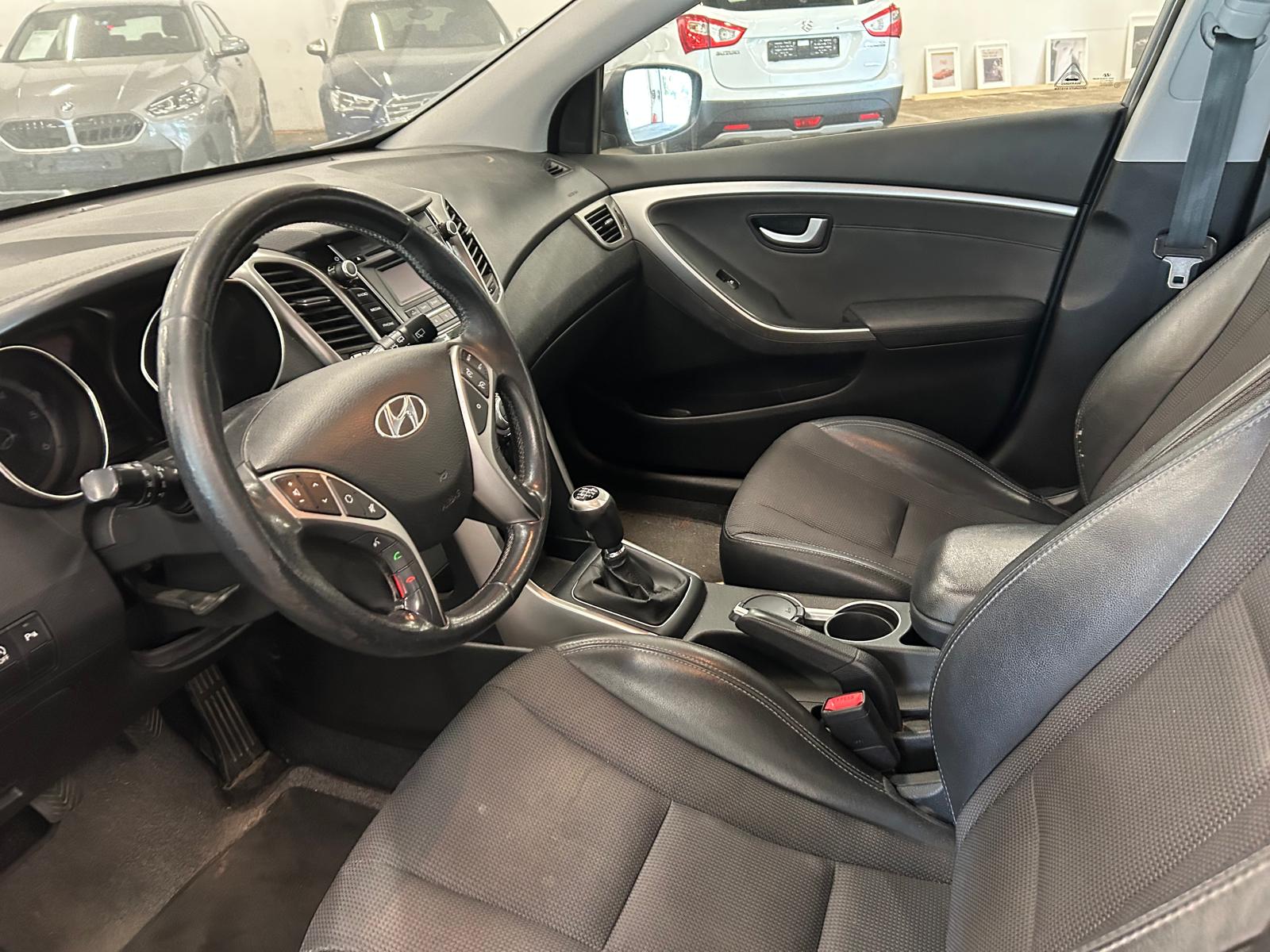 HYUNDAI i30 Wagon 1.6 CRDi Premium-image-5