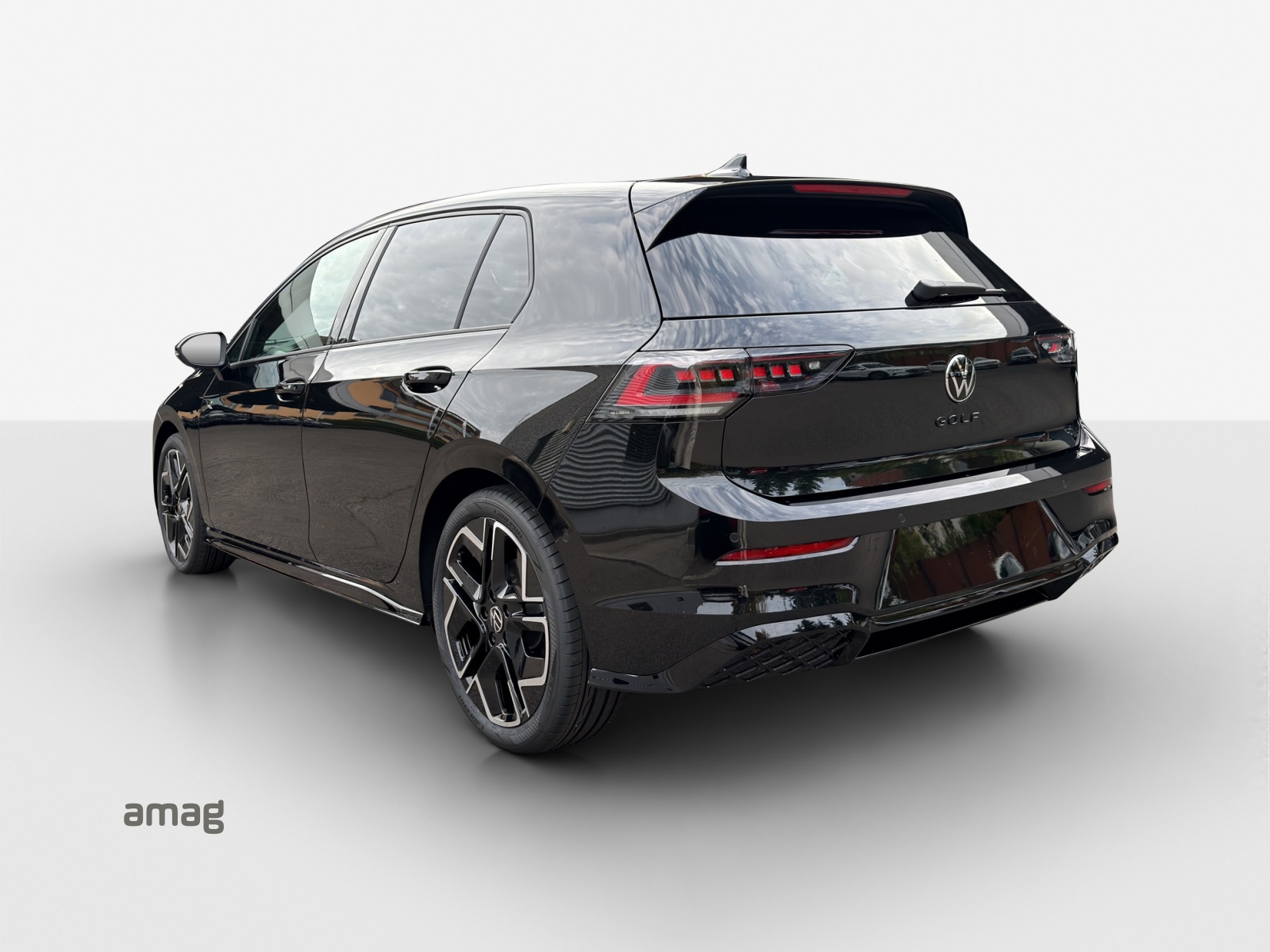 VW Golf 1.5 e TSI mHEV R-Line DSG-image-2