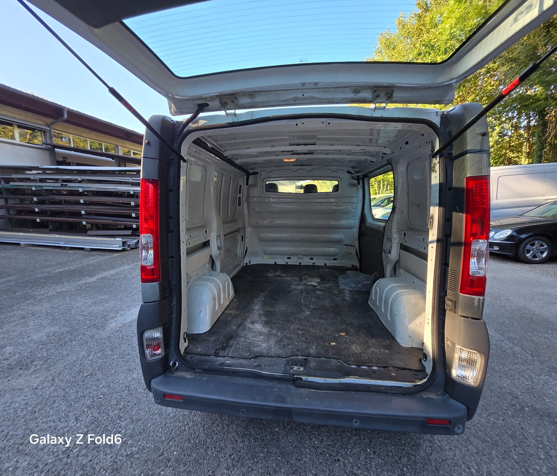 RENAULT Trafic 2.0 dCi 115 2.9t L1H1-image-5