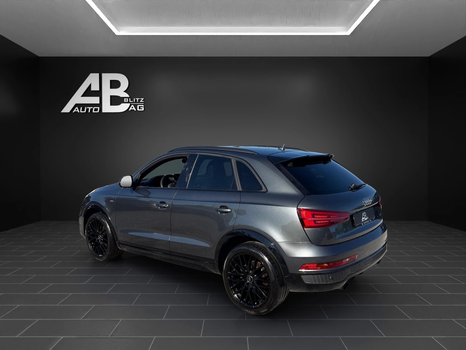 AUDI Q3 2.0 TFSI S-Line sport quattro S-tronic mit 220 PS-image-2
