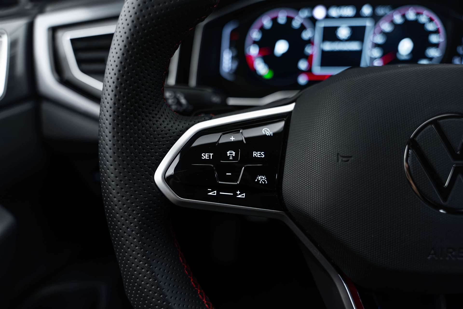 VW VW Polo 2.0 TSI GTI DSG-image-14