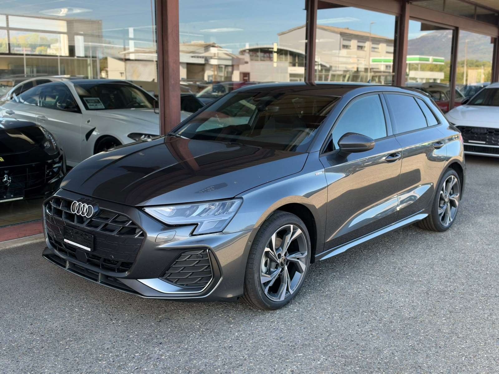 AUDI A3 Sportback 35 TFSI S line S-tronic-image-1