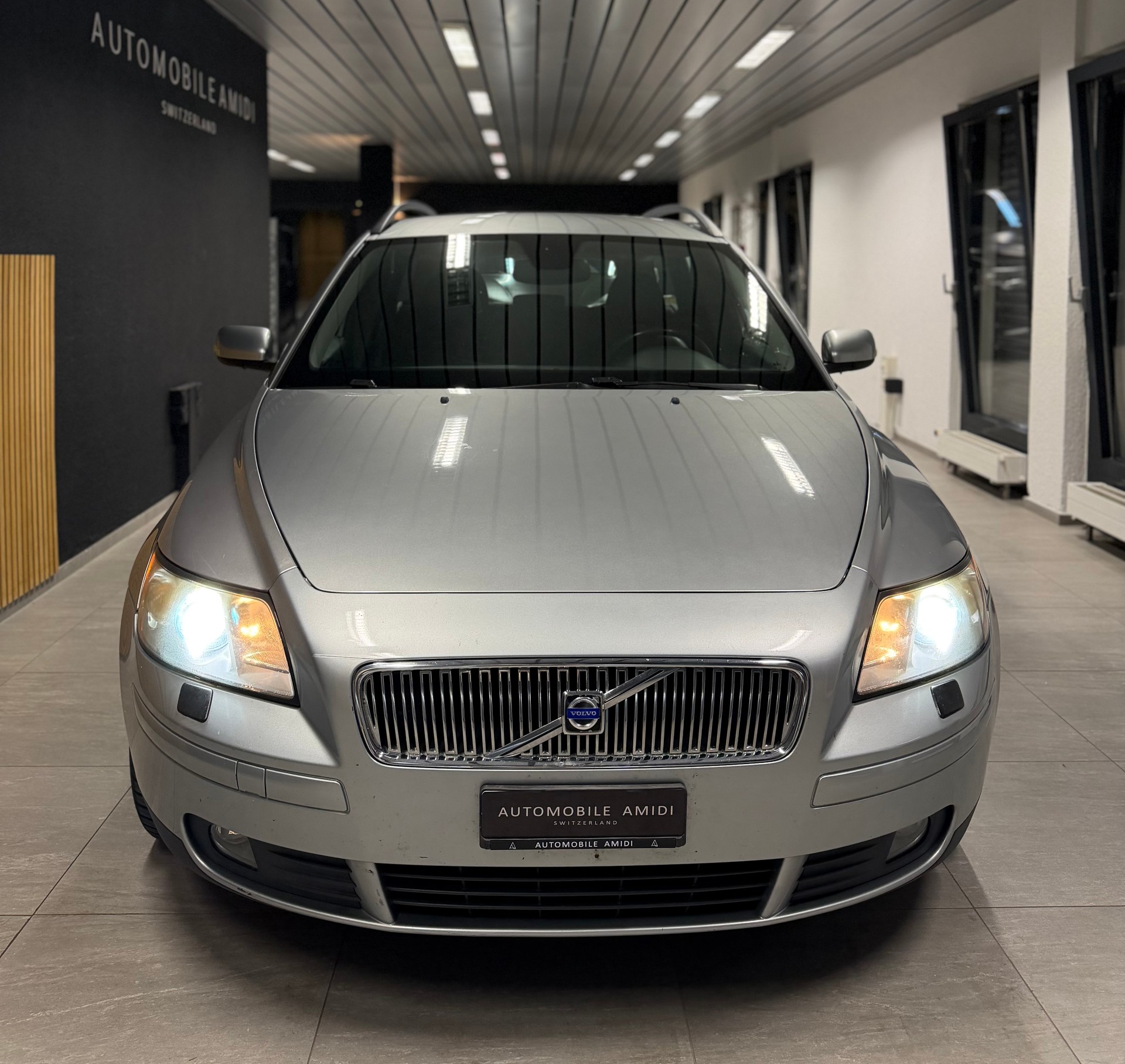 VOLVO V50 T5 Summum-image-1
