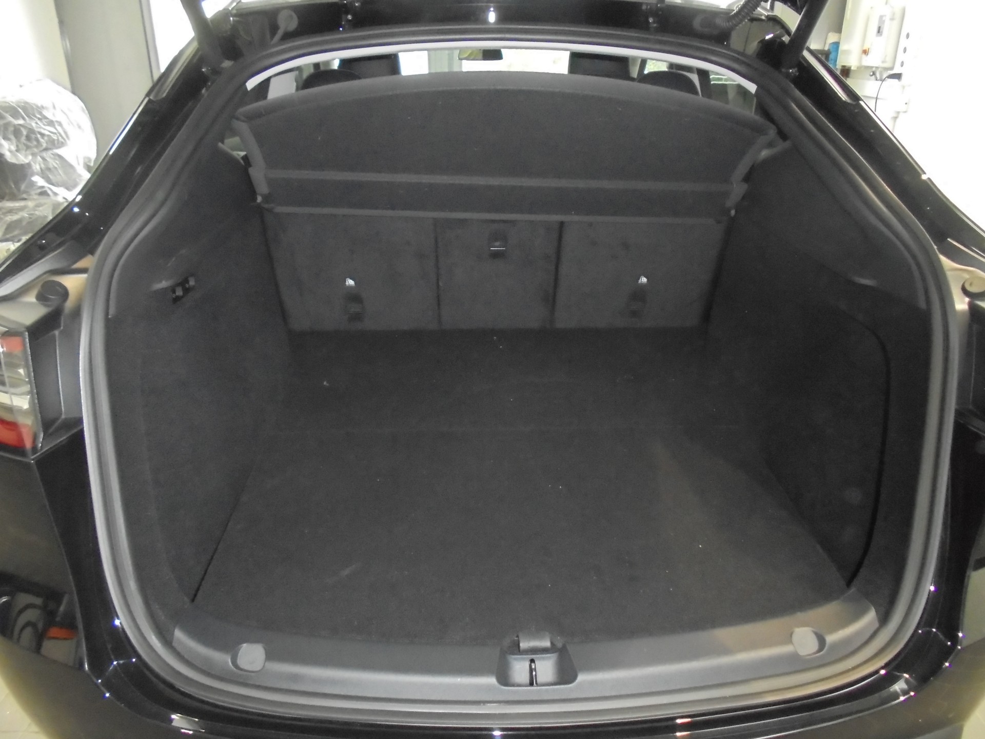 TESLA Model Y Performance D-image-7