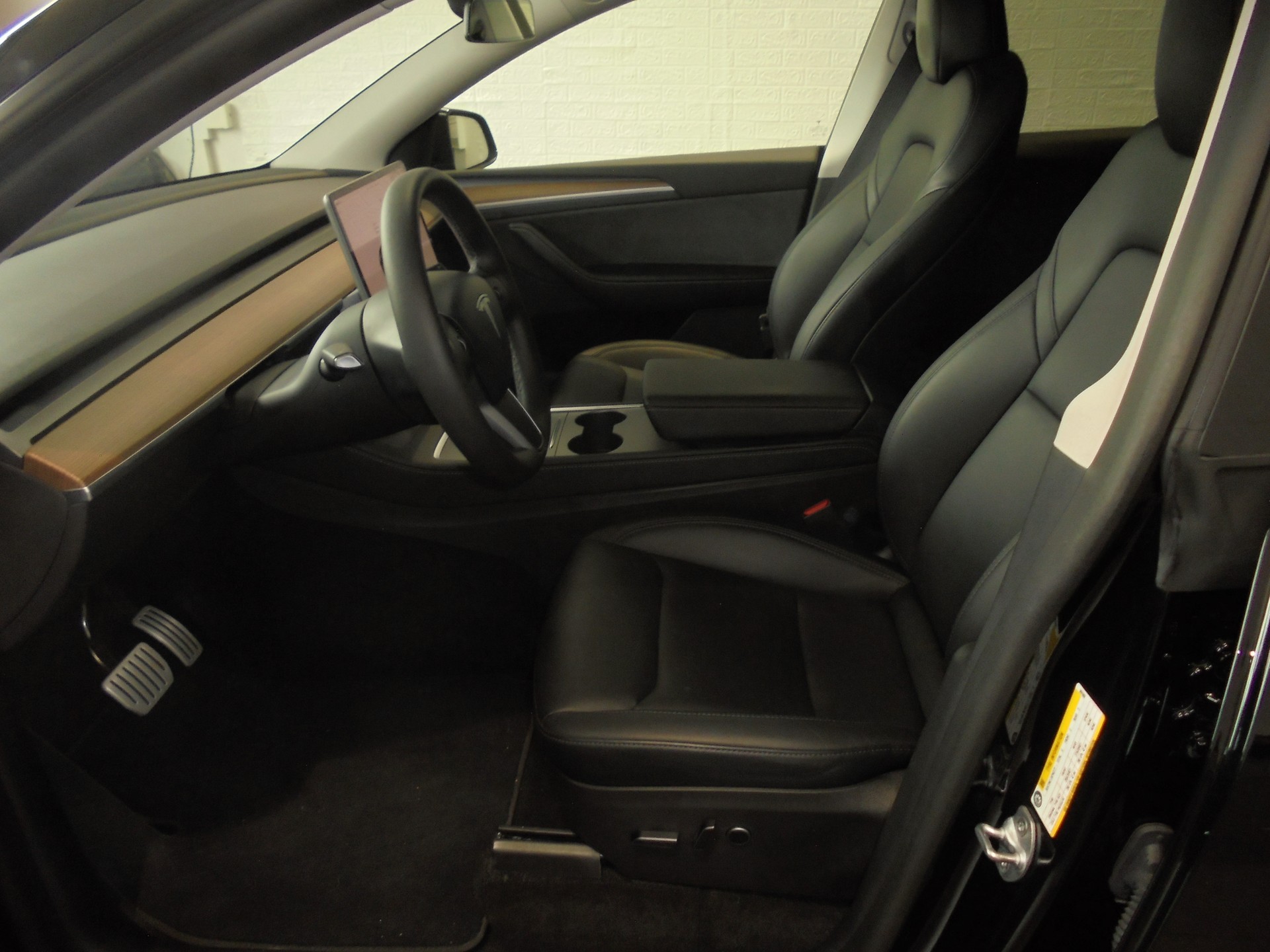 TESLA Model Y Performance D-image-4