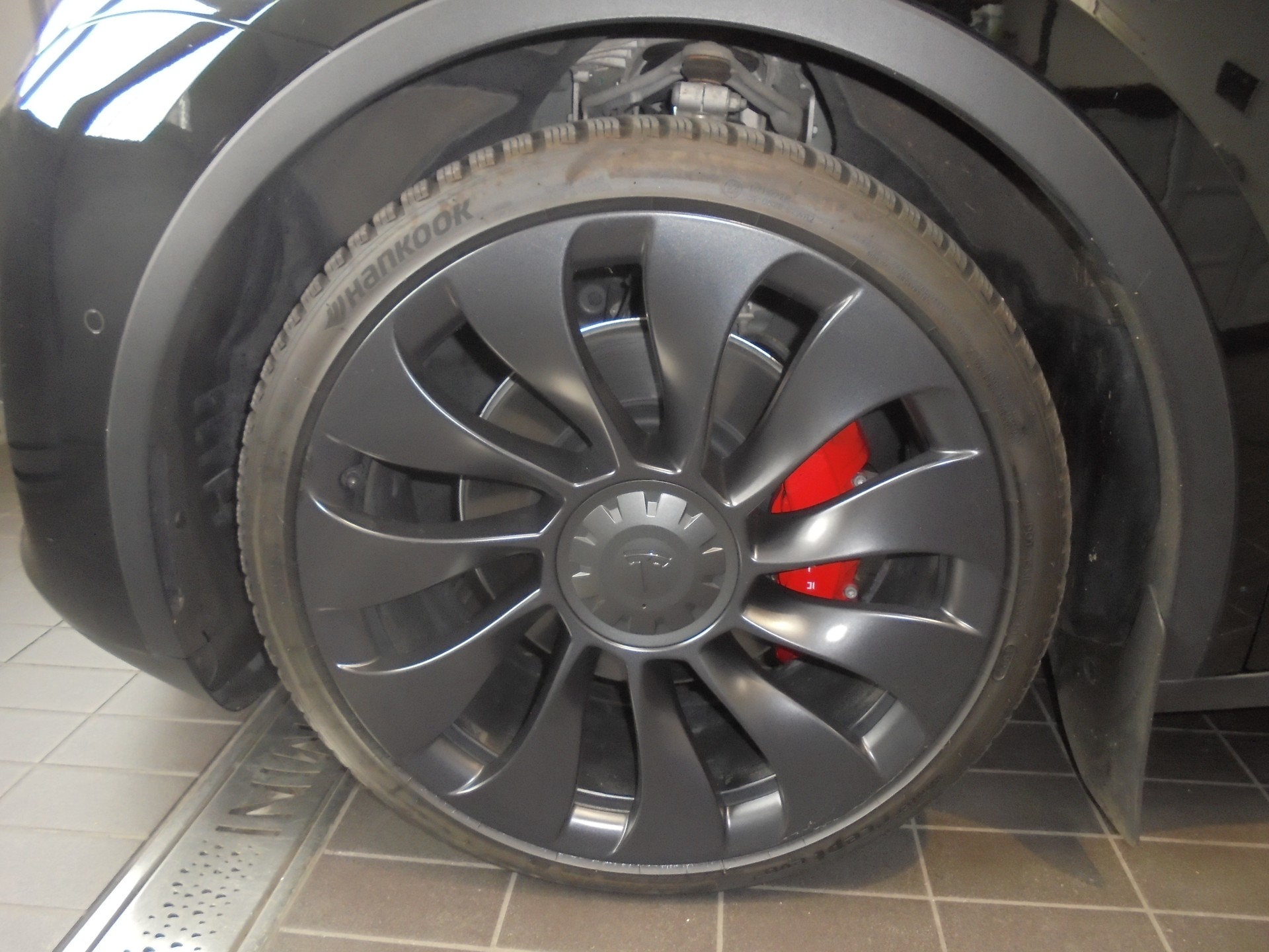 TESLA Model Y Performance D-image-9