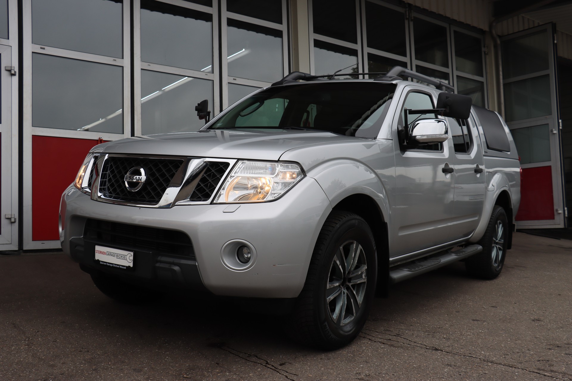 NISSAN 3.0 V6 DC 4WD 6000Kg Anhängelast-image-1