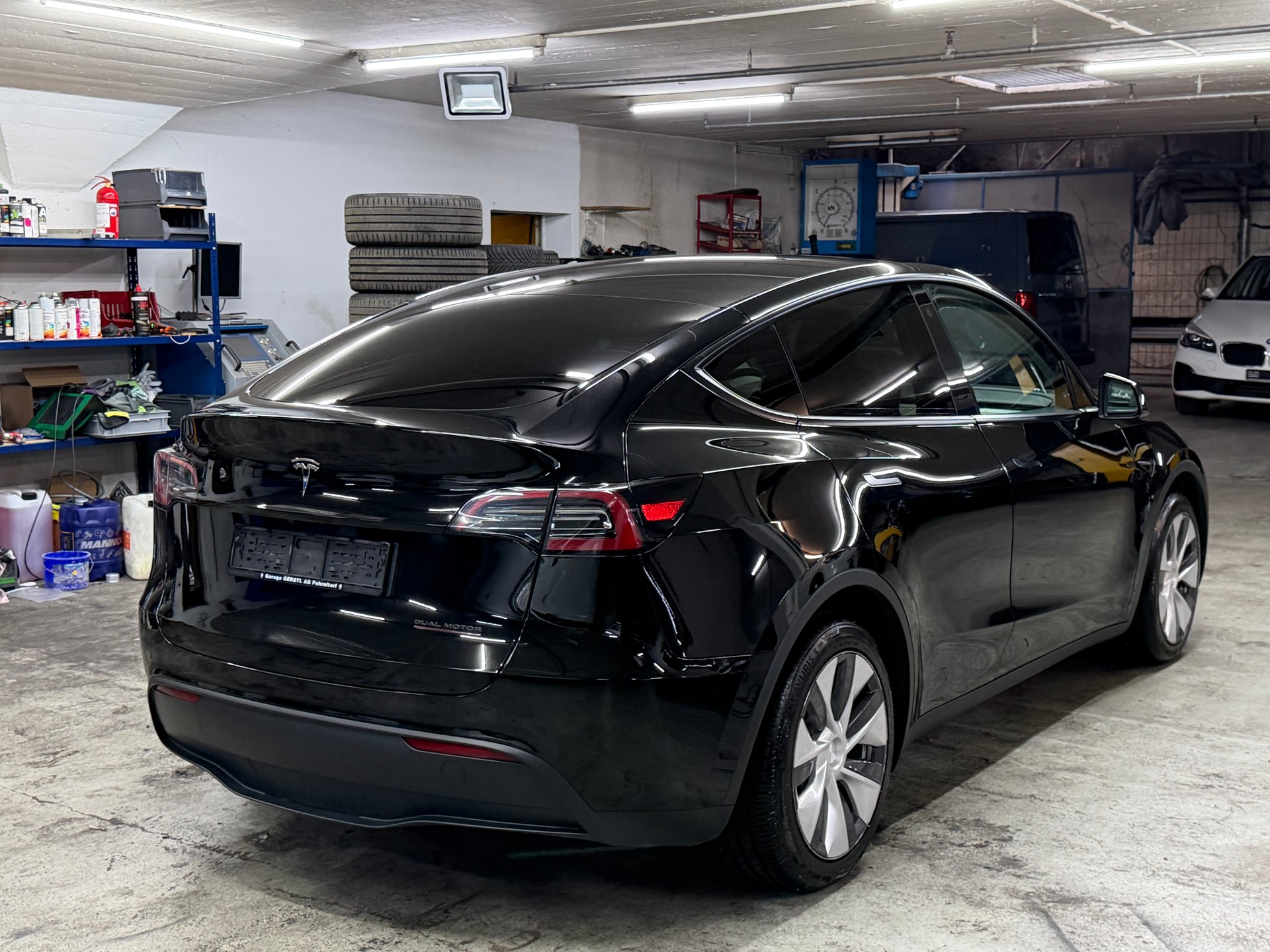 TESLA Model Y Long Range-image-5