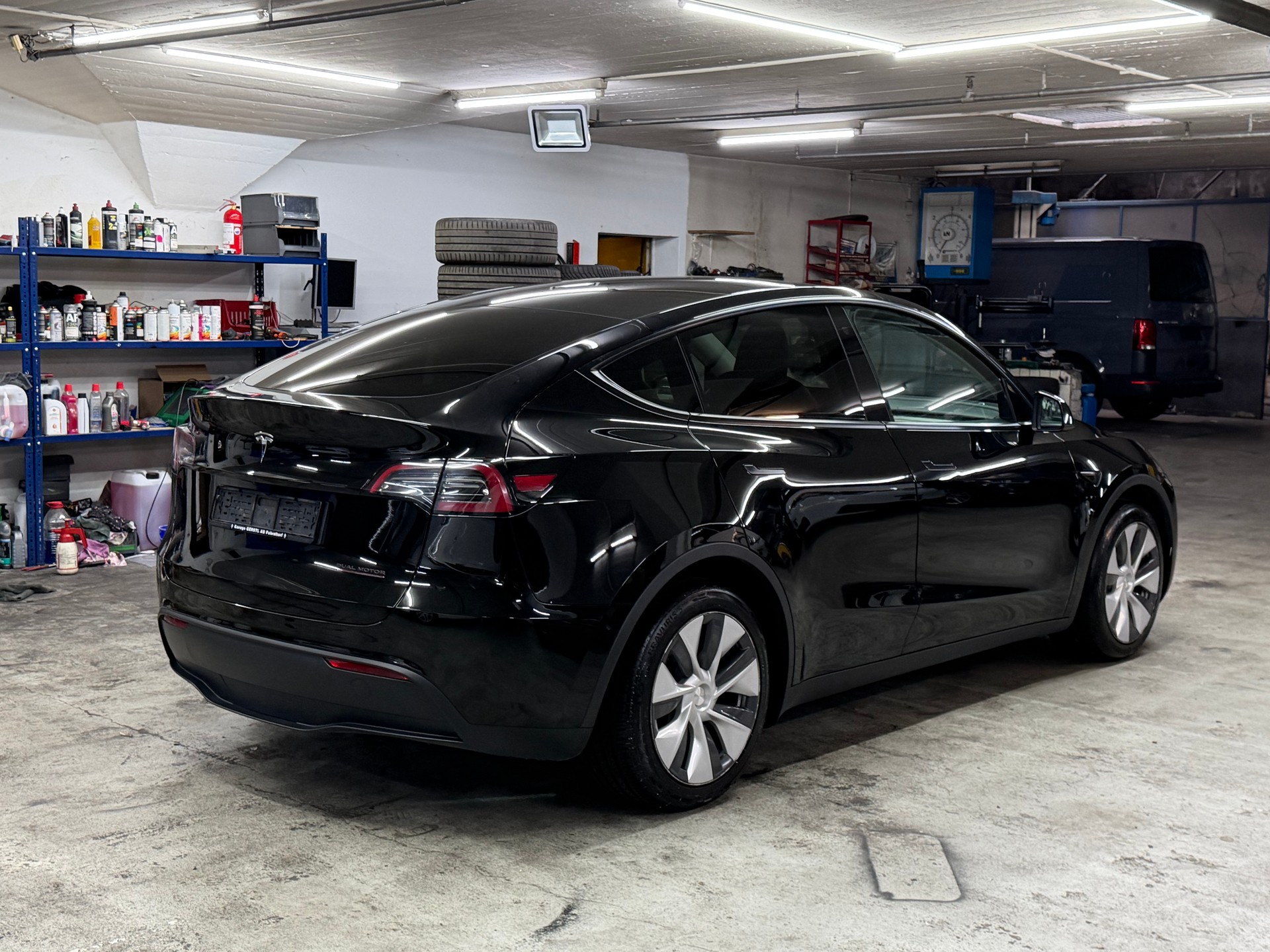 TESLA Model Y Long Range-image-3
