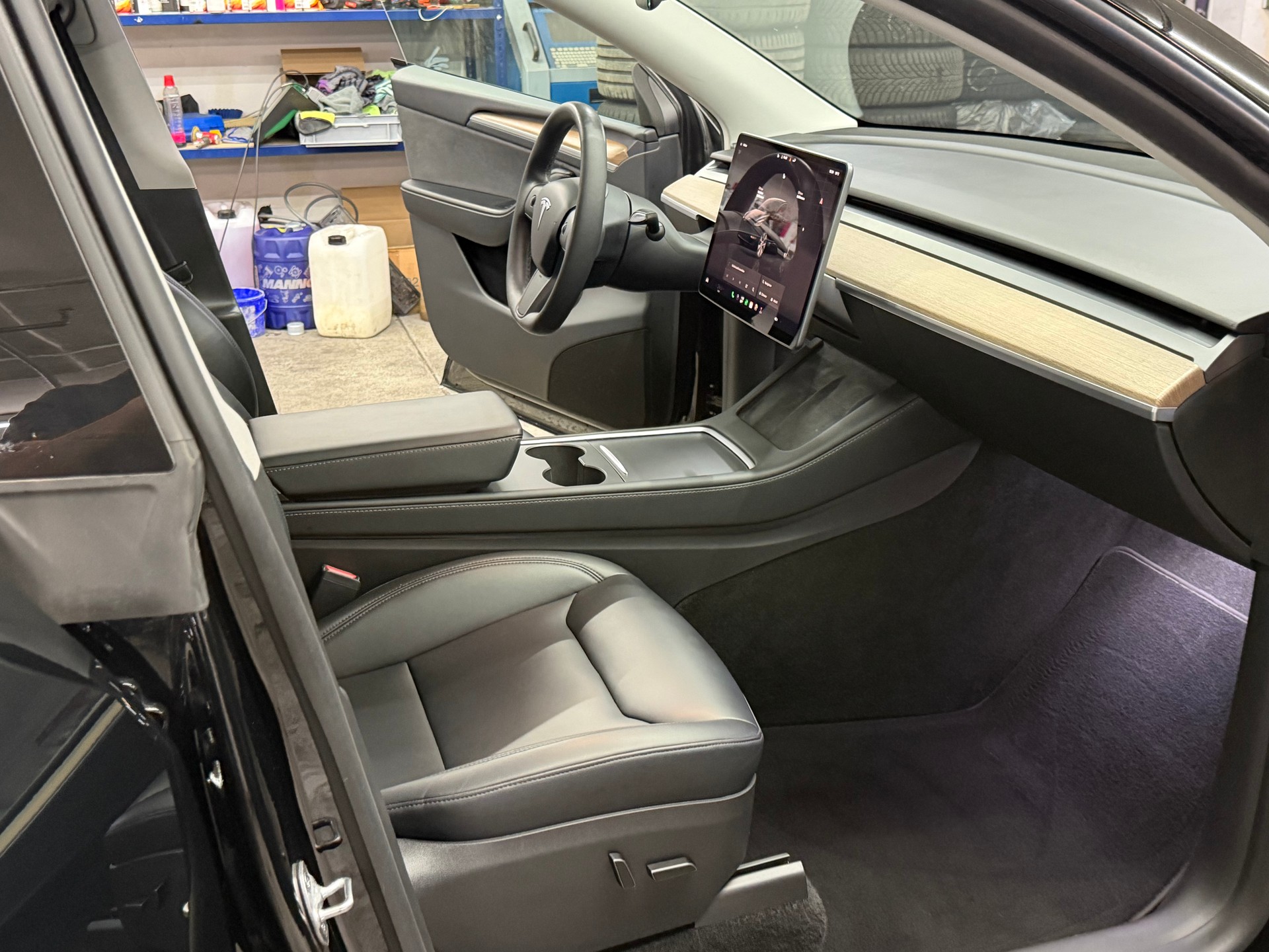 TESLA Model Y Long Range-image-12