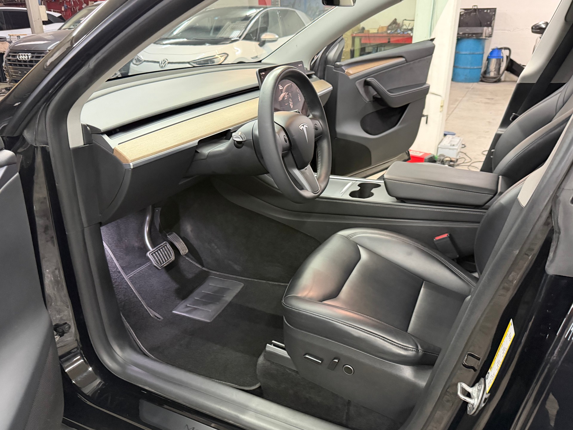 TESLA Model Y Long Range-image-15