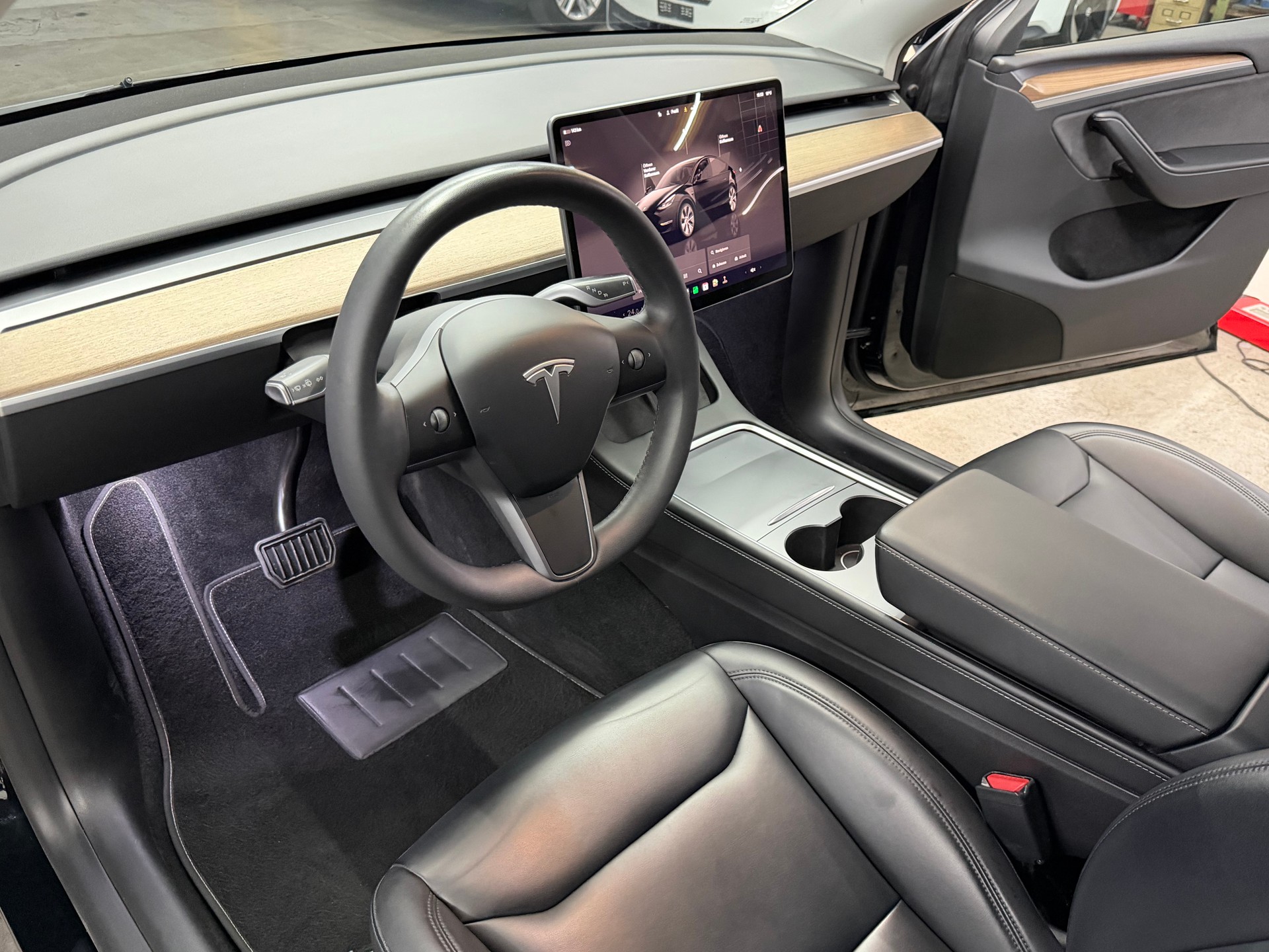 TESLA Model Y Long Range-image-14