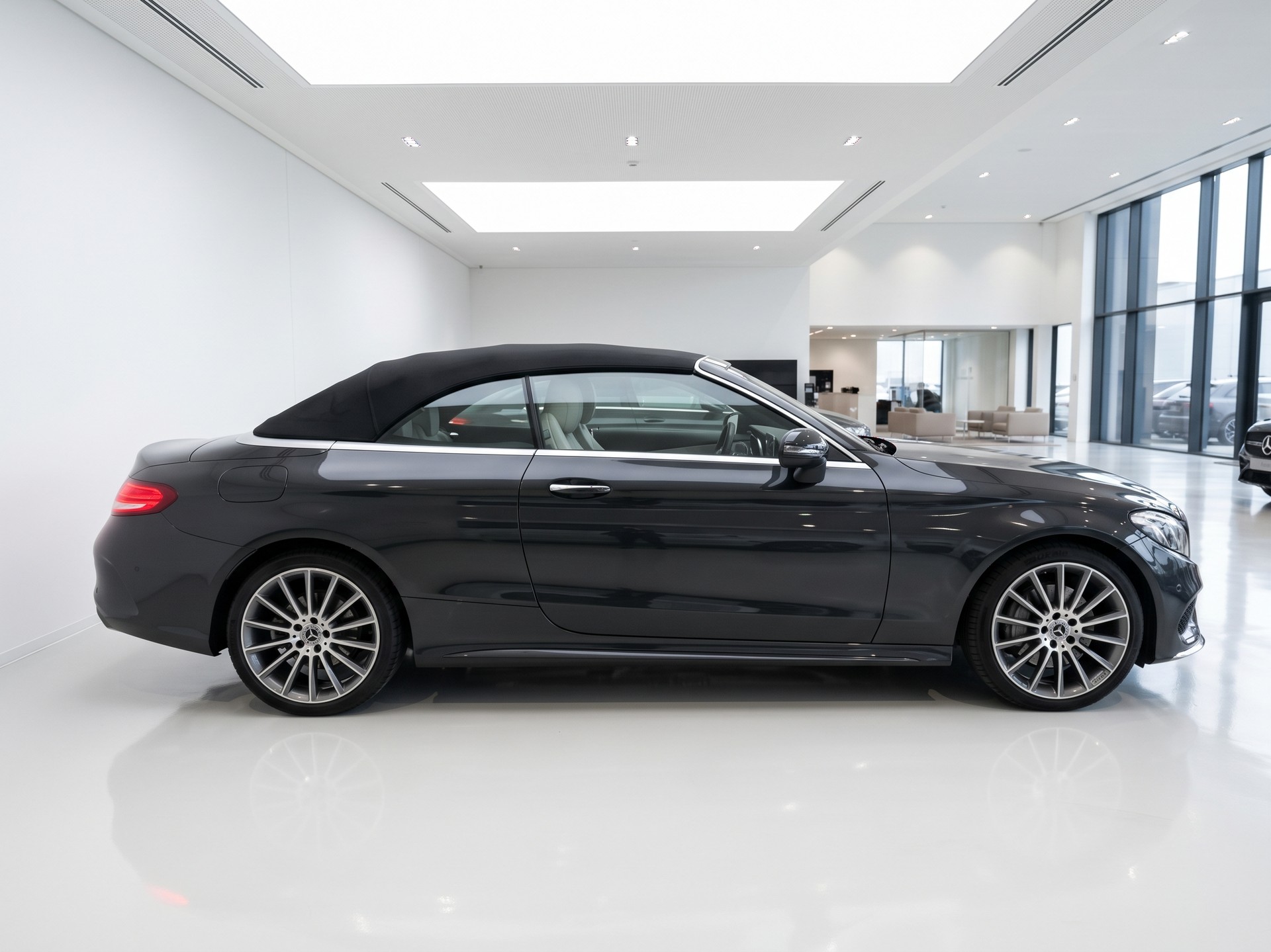 MERCEDES-BENZ C 200 AMG Line 4matic-image-4