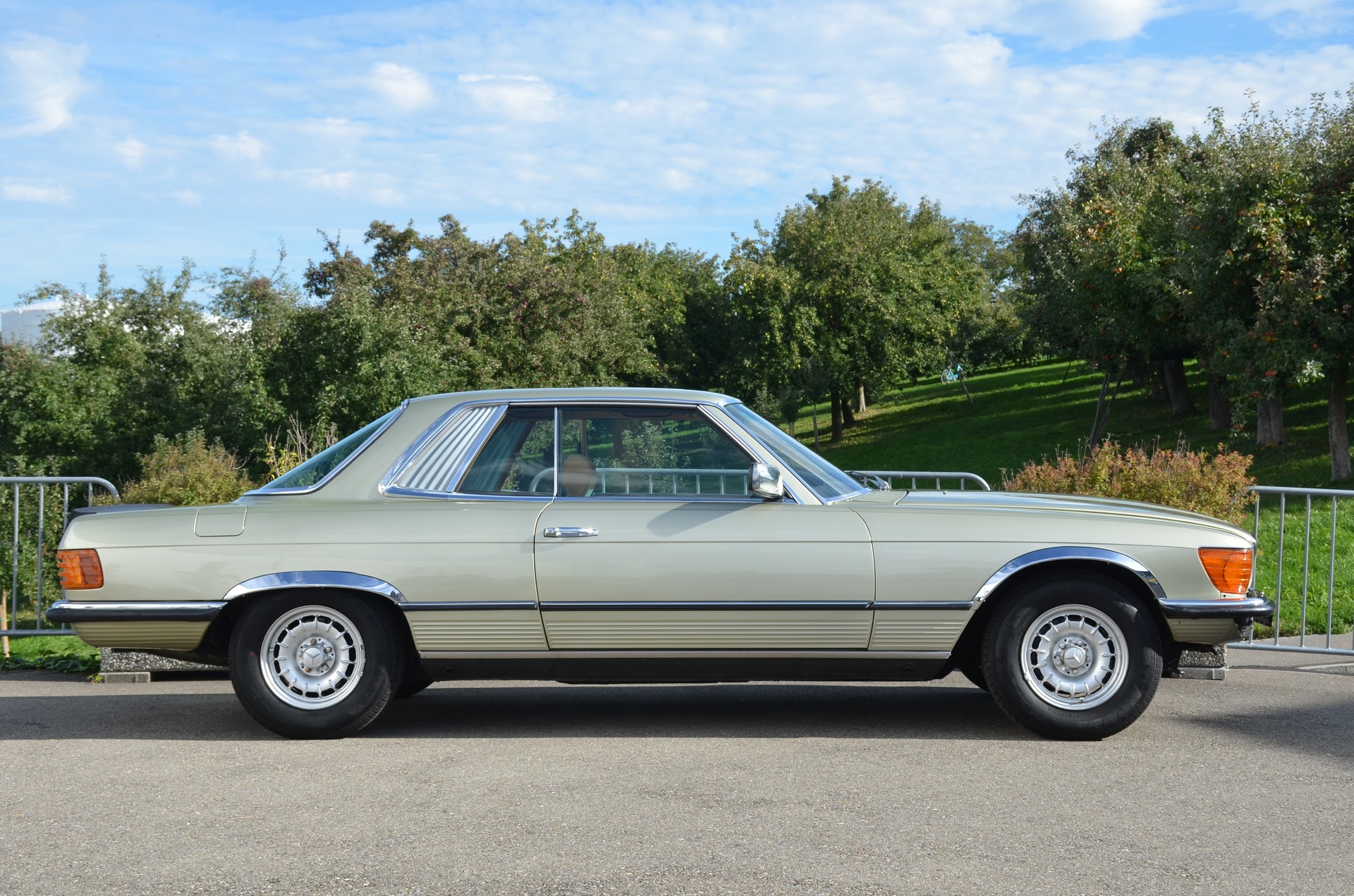 MERCEDES-BENZ SLC 350-showroom-element-3