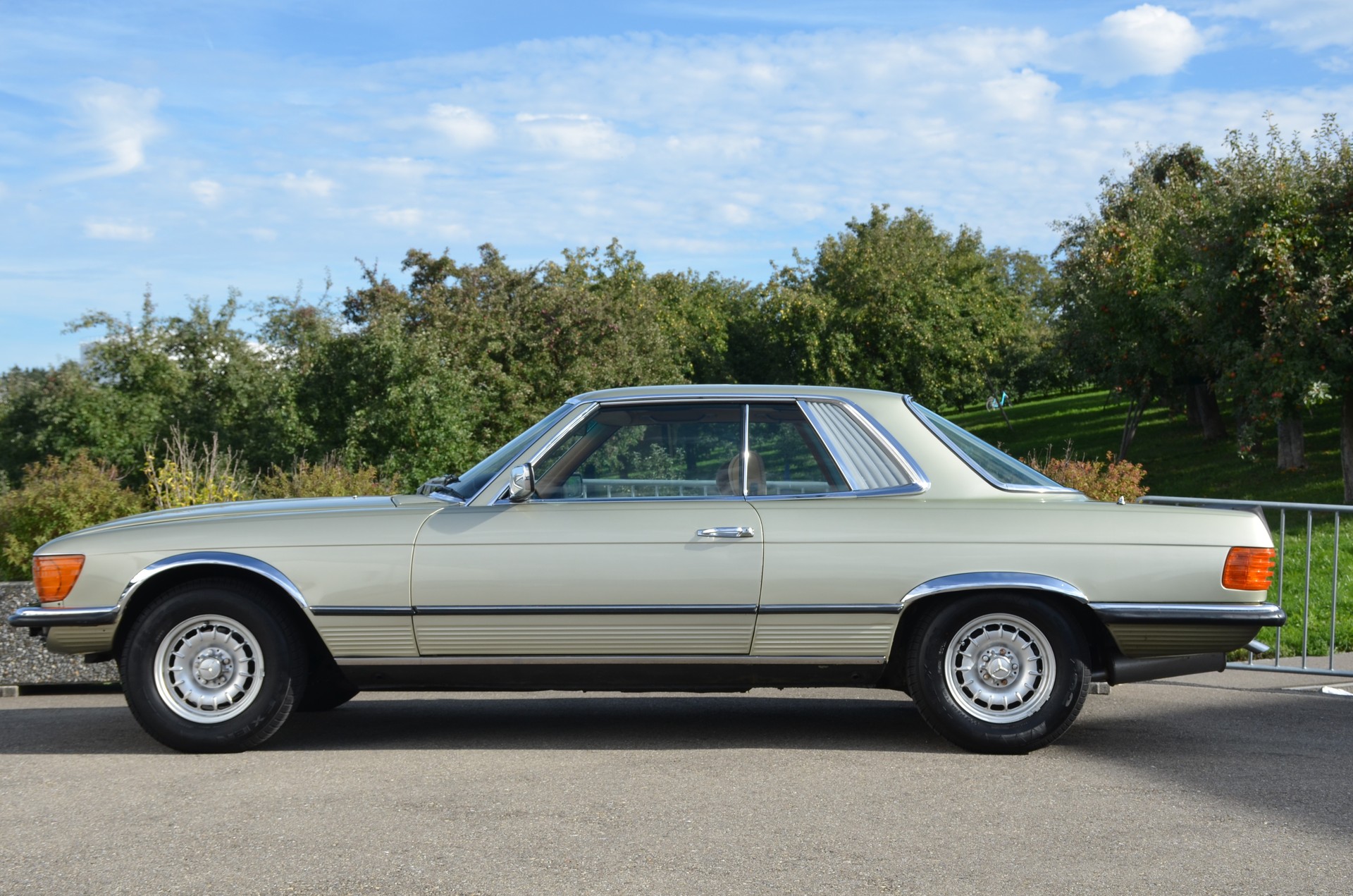 MERCEDES-BENZ SLC 350-image-4